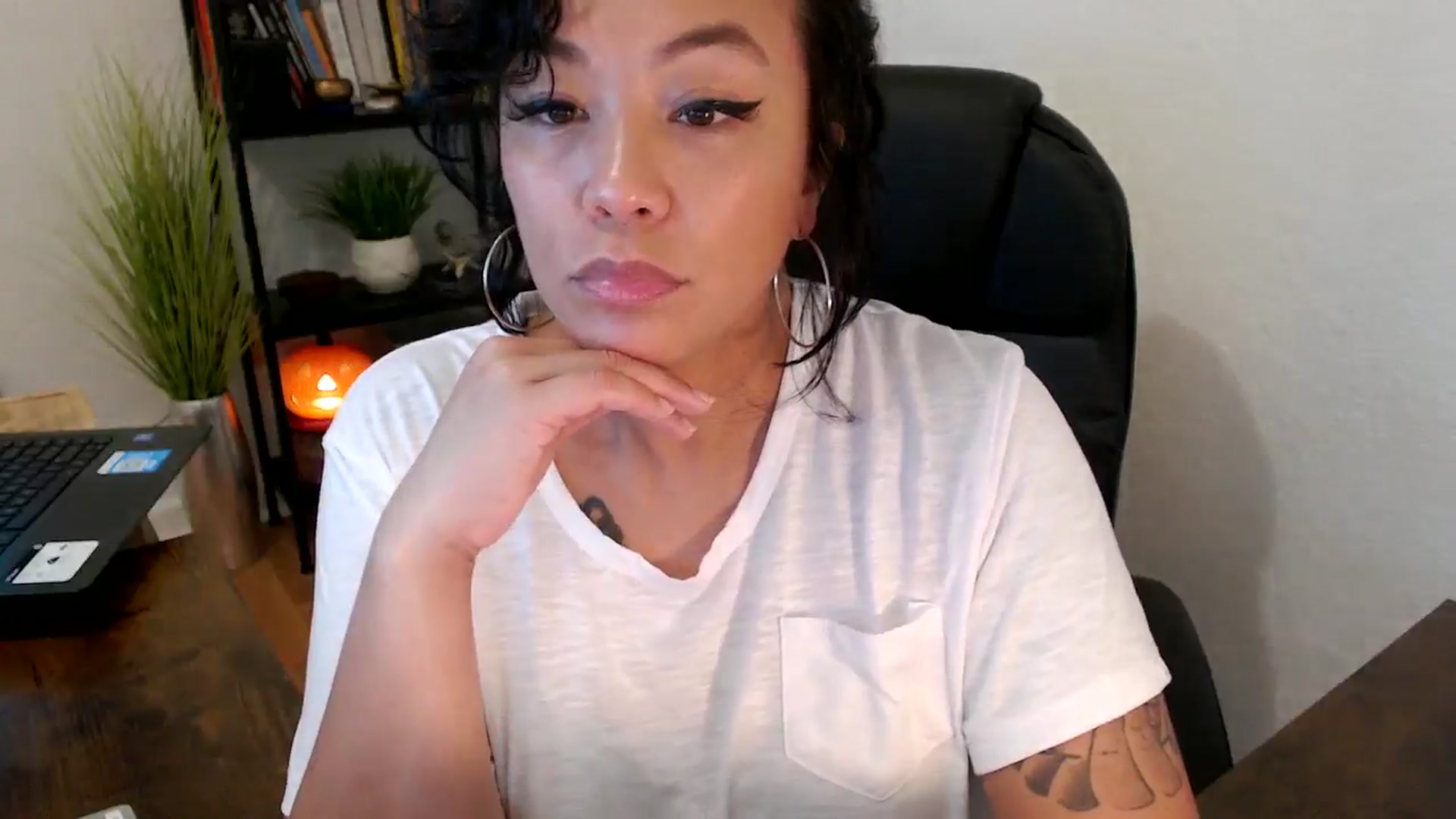 Gallery image thumbnail from MickaylaMinx's myfreecams stream on, 10/14/2024, 18:28 image 2 of 20