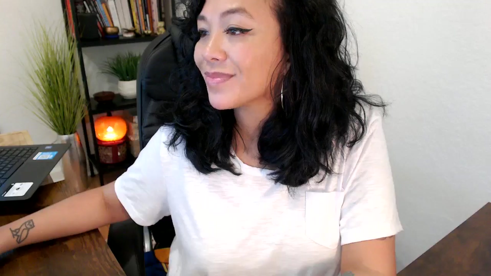 Gallery image thumbnail from MickaylaMinx's myfreecams stream on, 10/14/2024, 19:21 image 7 of 20