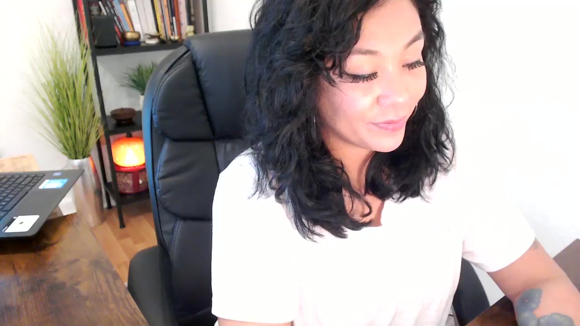 Gallery image thumbnail from MickaylaMinx's myfreecams stream on, 10/14/2024, 19:21 image 20 of 20