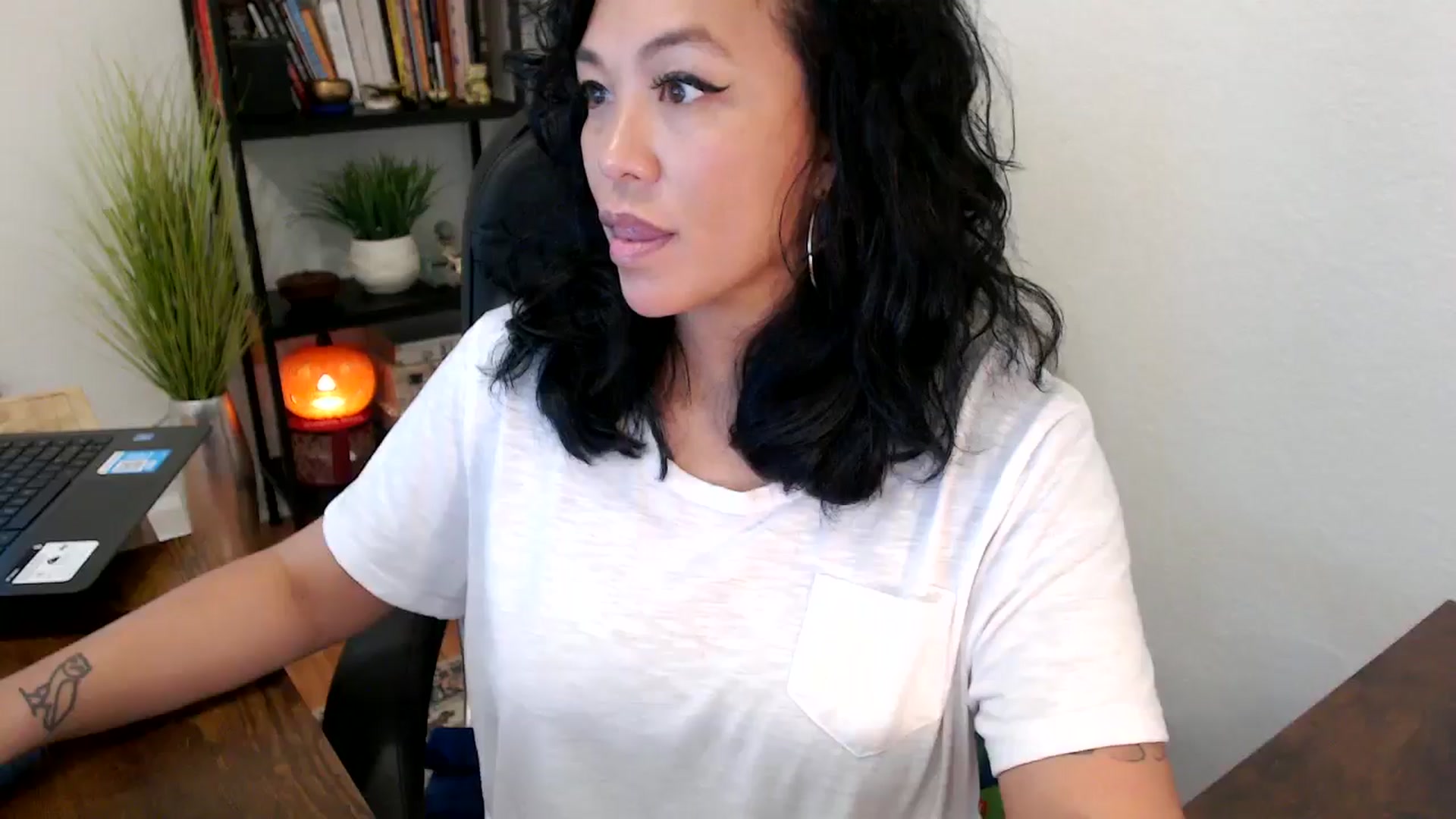 Gallery image thumbnail from MickaylaMinx's myfreecams stream on, 10/14/2024, 19:21 image 10 of 20