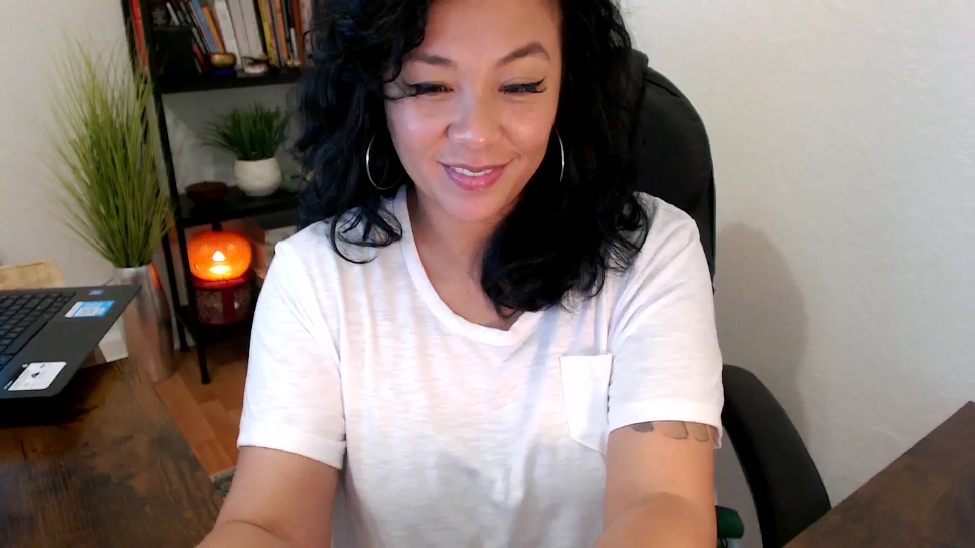 Gallery image thumbnail from MickaylaMinx's myfreecams stream on, 10/14/2024, 19:21 image 2 of 20