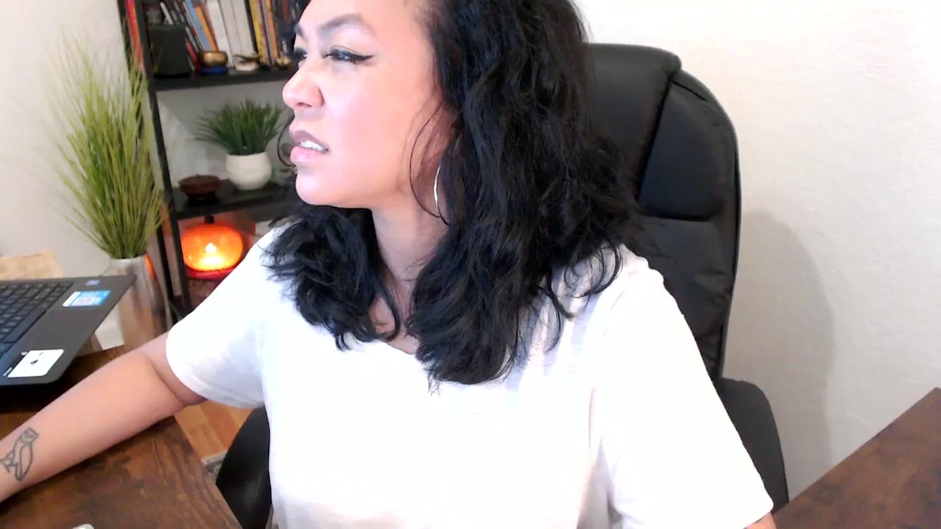 Gallery image thumbnail from MickaylaMinx's myfreecams stream on, 10/14/2024, 20:03 image 10 of 20