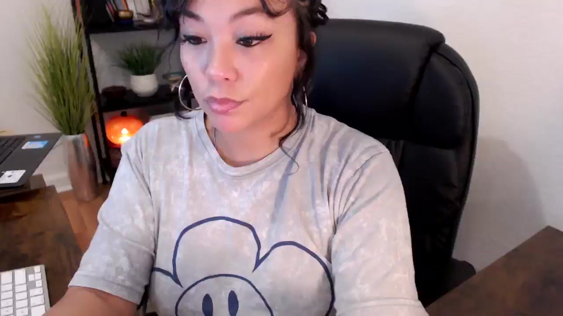 Gallery image thumbnail from MickaylaMinx's myfreecams stream on, 10/15/2024, 17:25 image 9 of 20