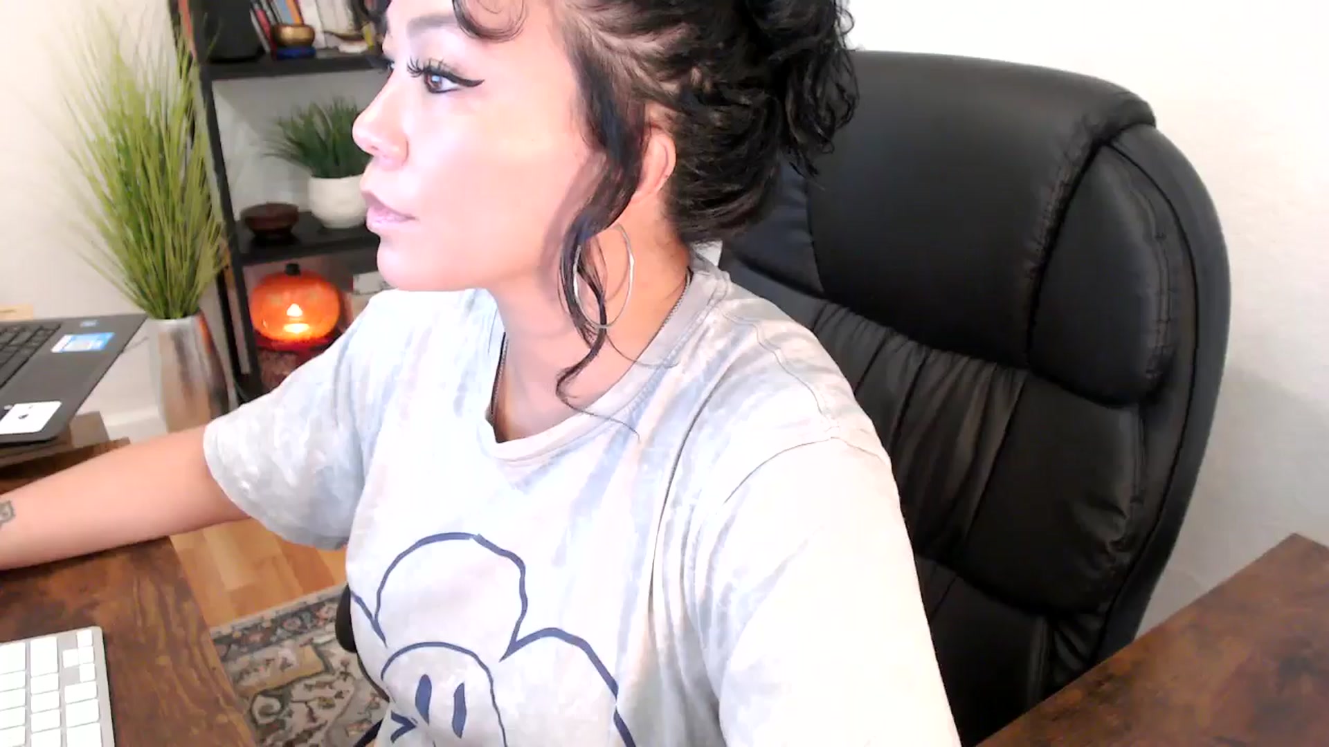 Gallery image thumbnail from MickaylaMinx's myfreecams stream on, 10/15/2024, 17:25 image 20 of 20