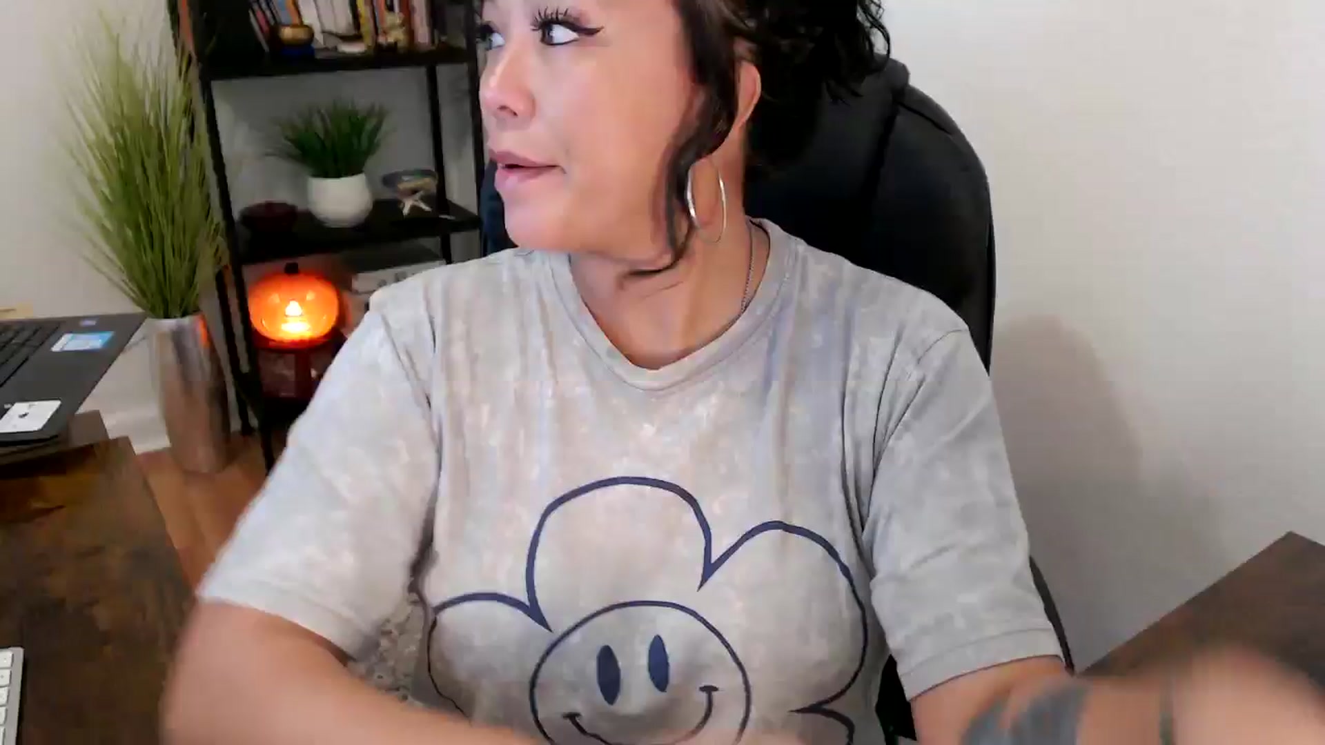 Gallery image thumbnail from MickaylaMinx's myfreecams stream on, 10/15/2024, 17:25 image 1 of 20