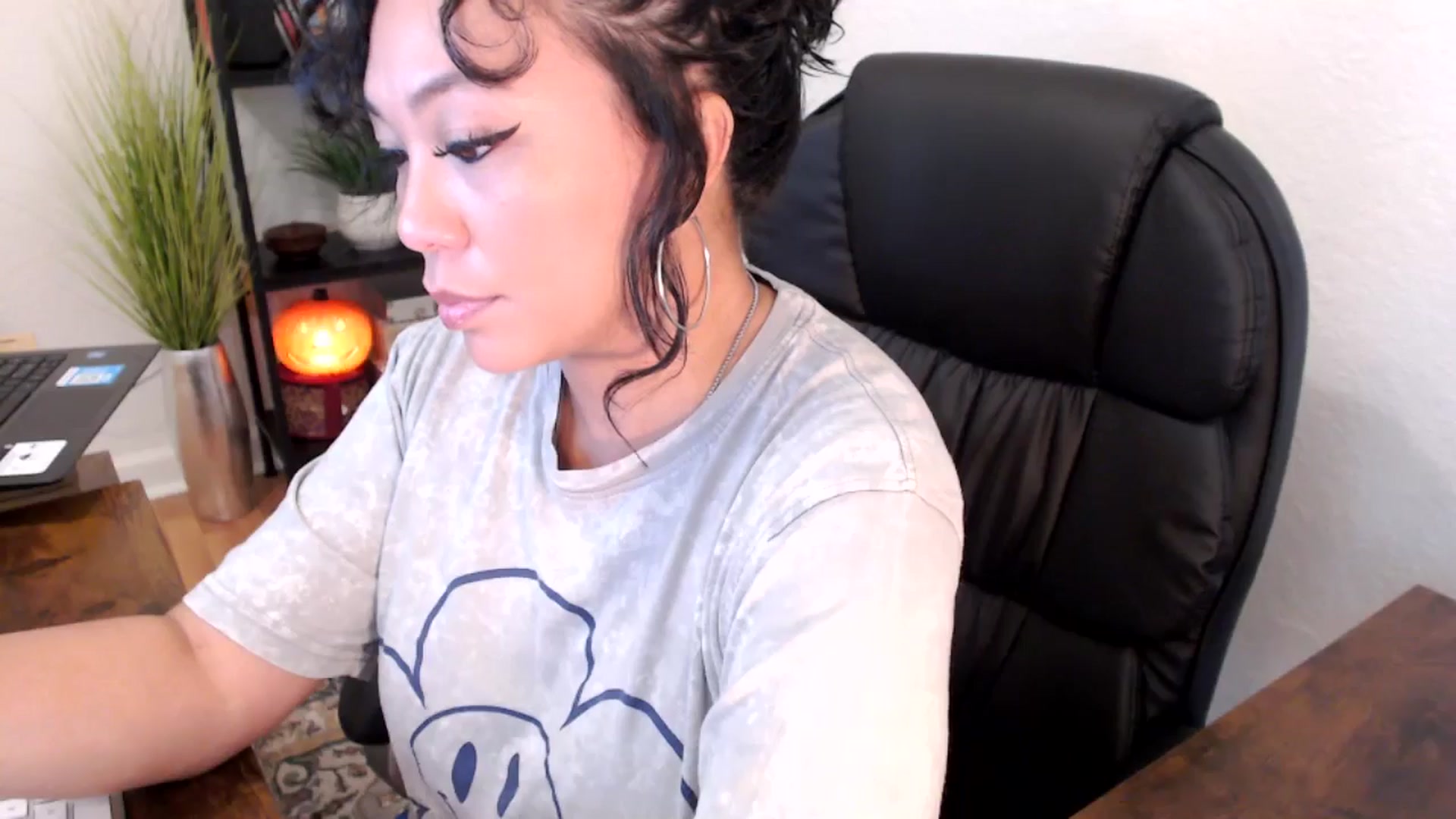 Gallery image thumbnail from MickaylaMinx's myfreecams stream on, 10/15/2024, 17:25 image 16 of 20