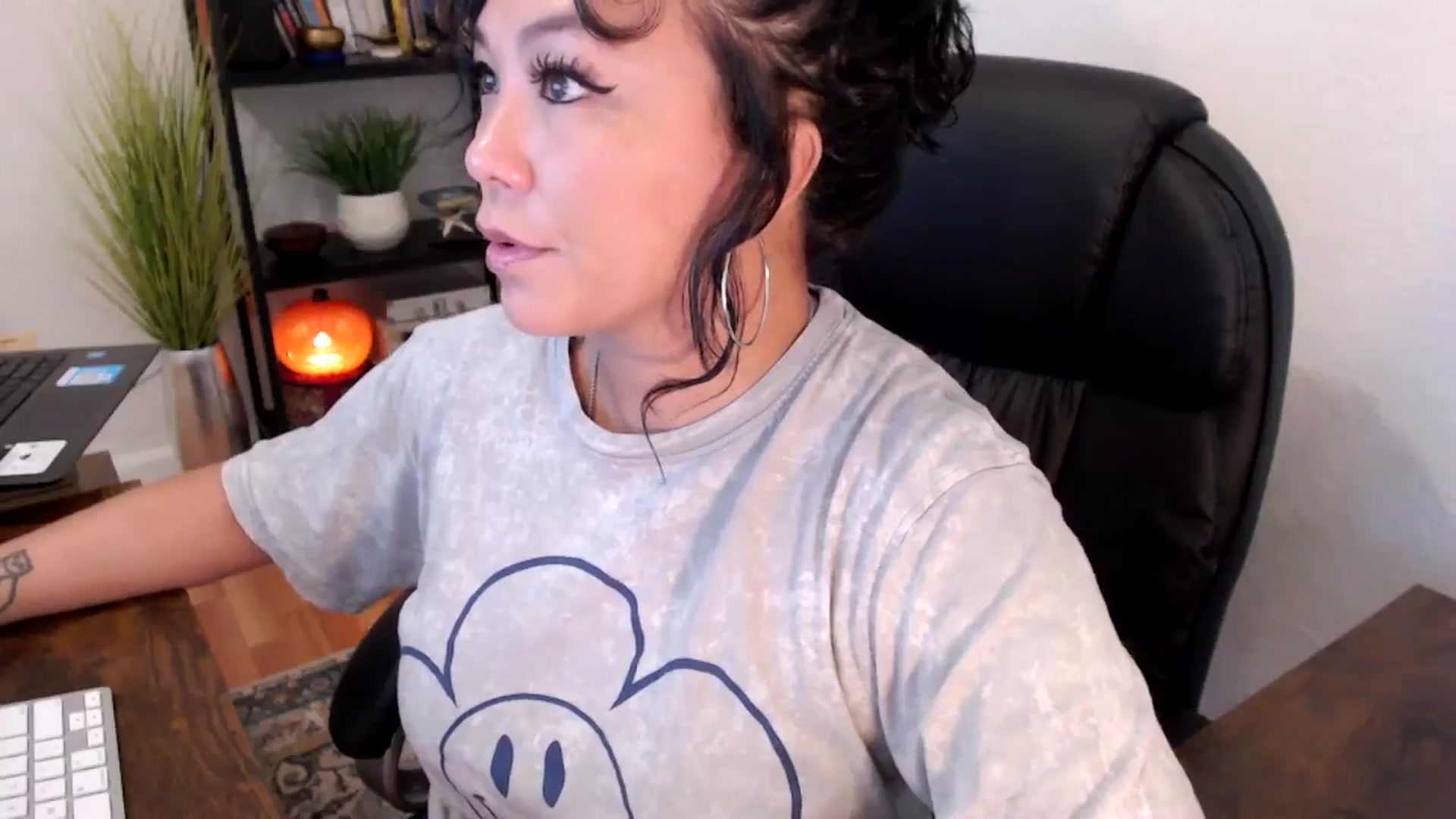 Gallery image thumbnail from MickaylaMinx's myfreecams stream on, 10/15/2024, 17:25 image 12 of 20