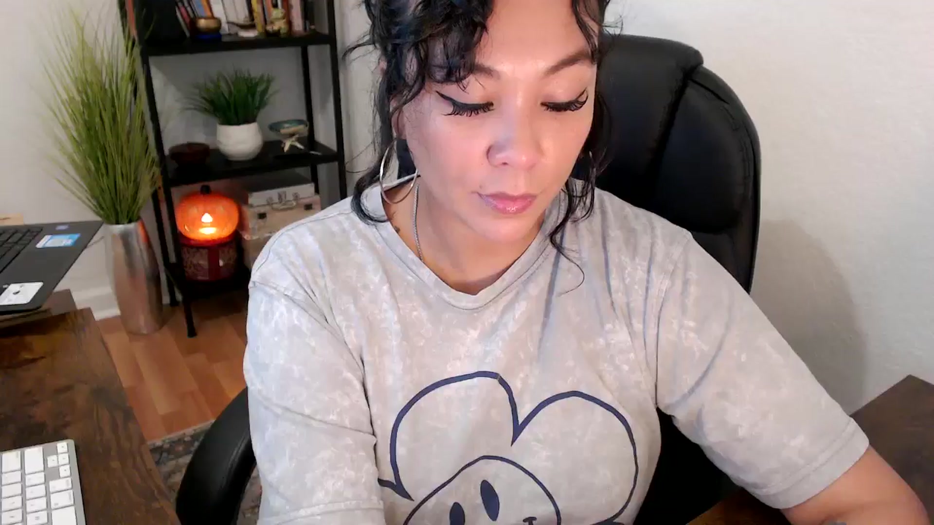 Gallery image thumbnail from MickaylaMinx's myfreecams stream on, 10/15/2024, 17:25 image 10 of 20