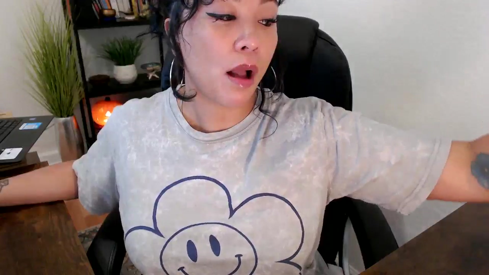 Gallery image thumbnail from MickaylaMinx's myfreecams stream on, 10/15/2024, 17:25 image 3 of 20