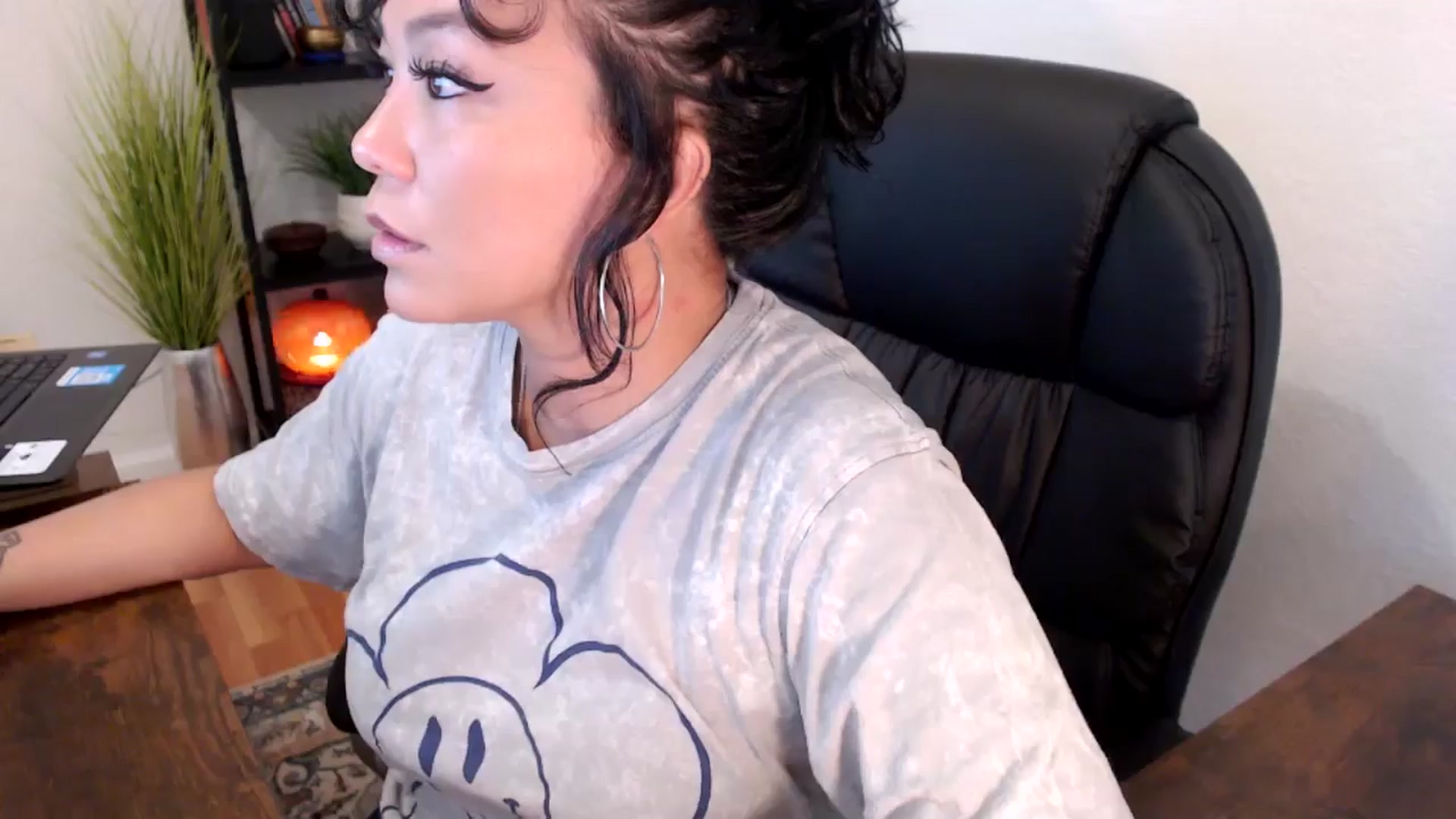 Gallery image thumbnail from MickaylaMinx's myfreecams stream on, 10/15/2024, 17:25 image 5 of 20