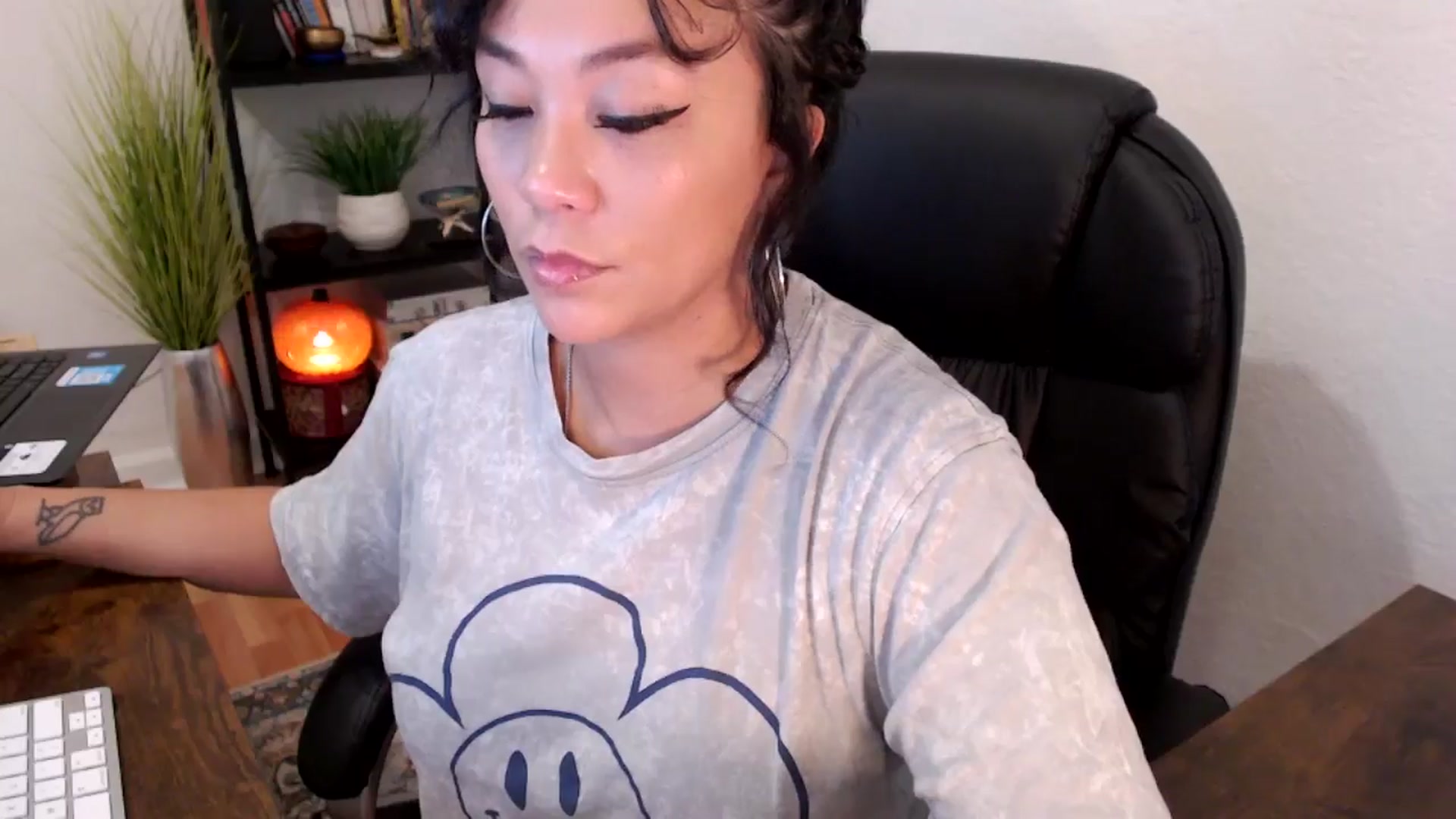 Gallery image thumbnail from MickaylaMinx's myfreecams stream on, 10/15/2024, 17:25 image 19 of 20