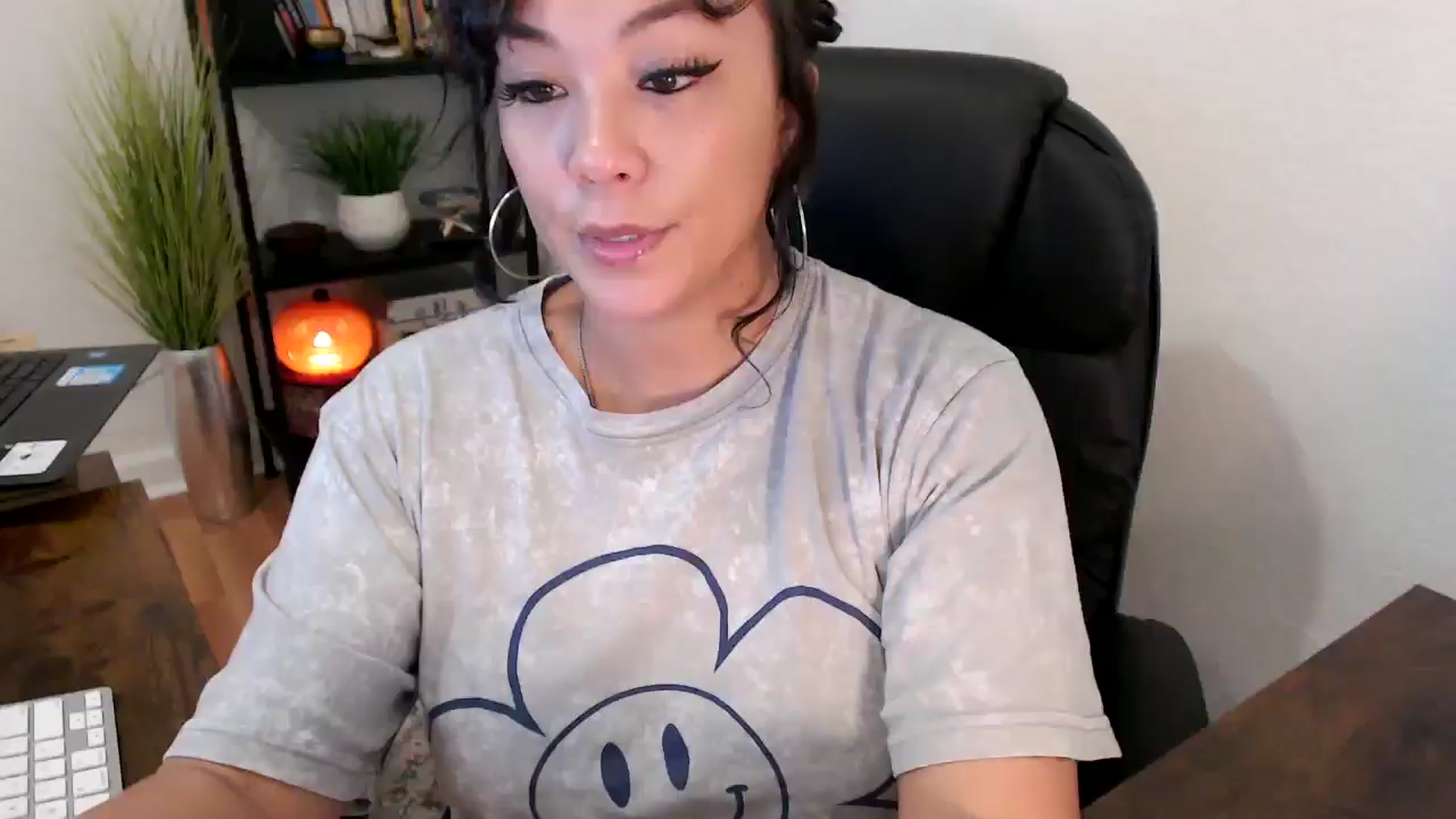 Gallery image thumbnail from MickaylaMinx's myfreecams stream on, 10/15/2024, 17:25 image 13 of 20