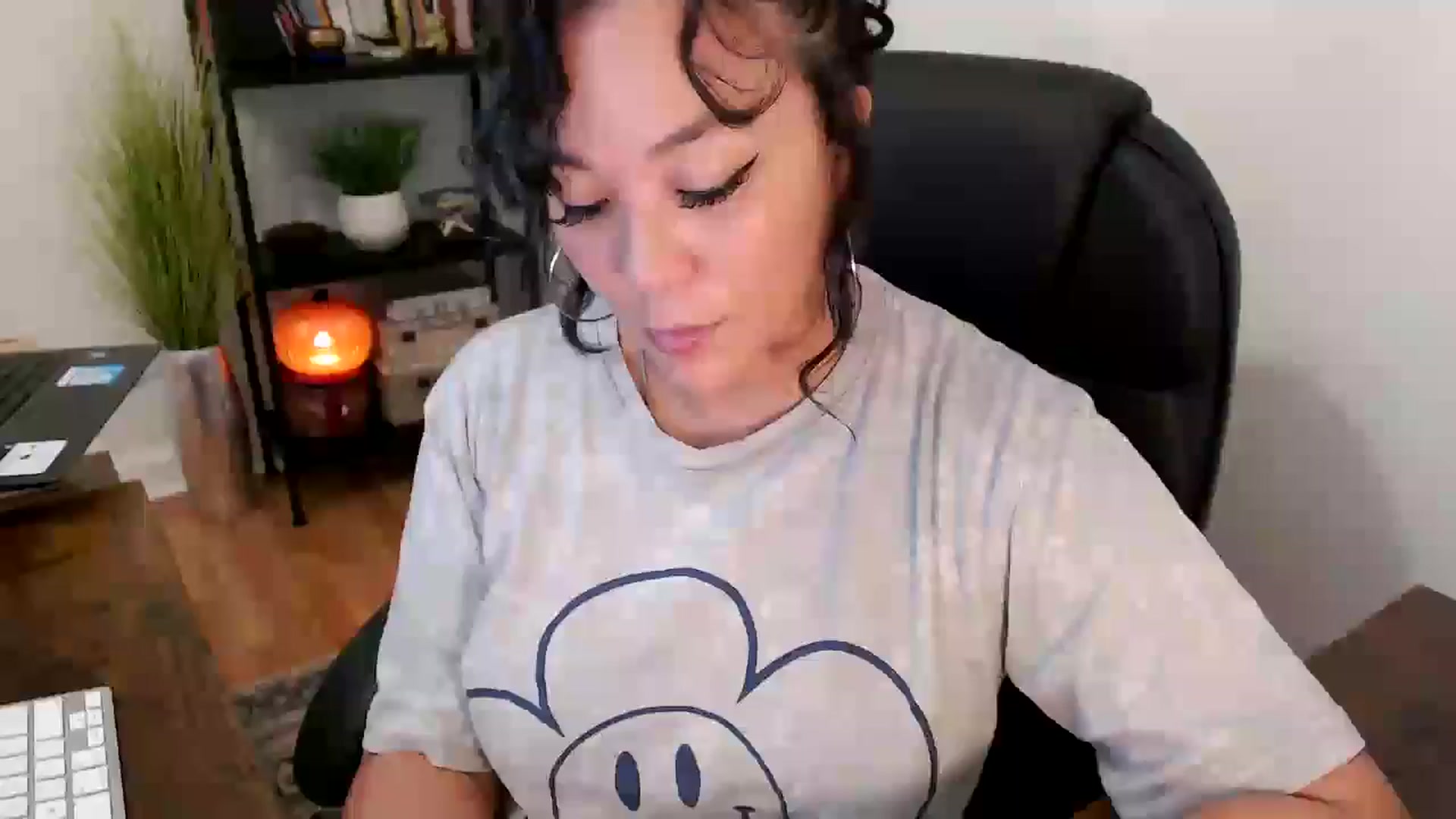 Gallery image thumbnail from MickaylaMinx's myfreecams stream on, 10/15/2024, 17:25 image 18 of 20