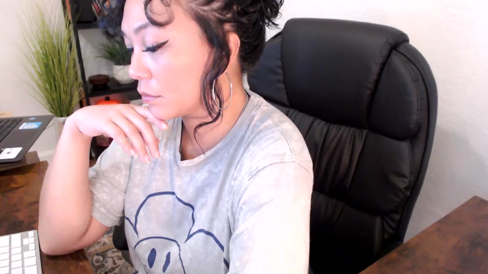Gallery image thumbnail from MickaylaMinx's myfreecams stream on, 10/15/2024, 17:25 image 17 of 20