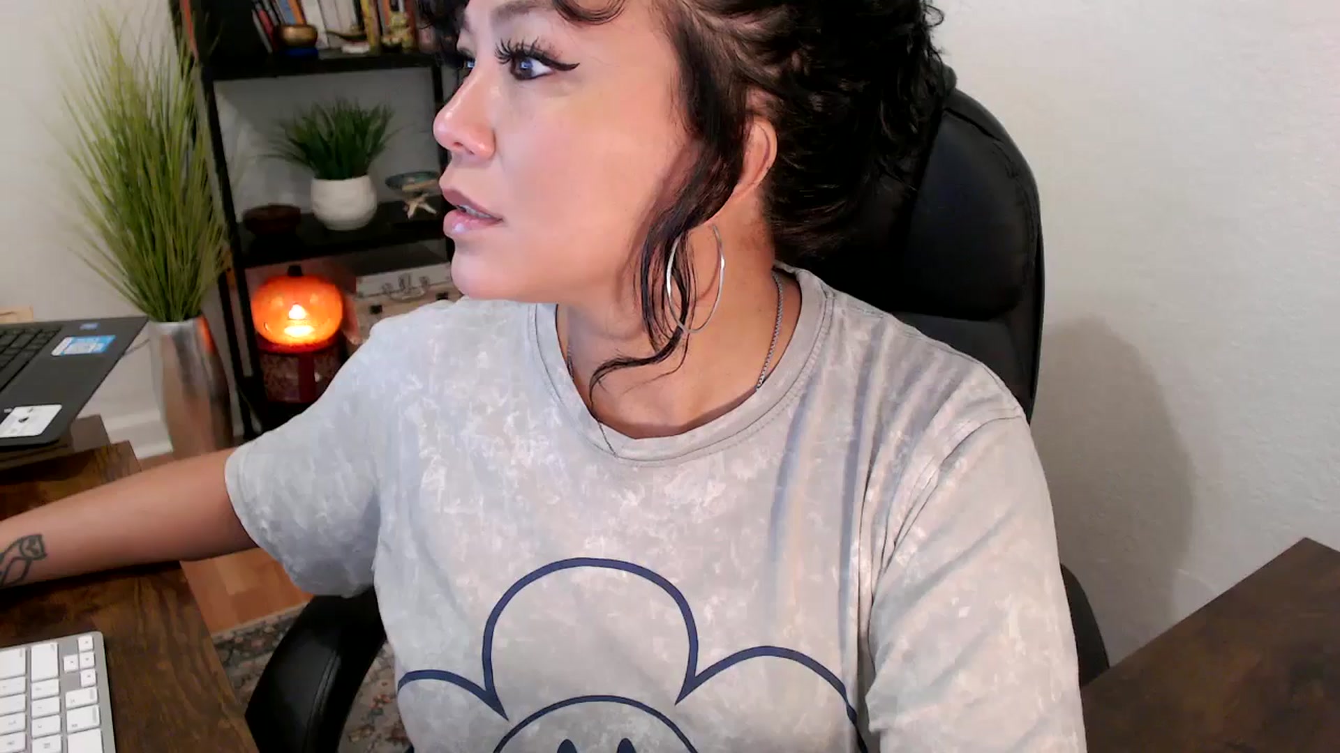 Gallery image thumbnail from MickaylaMinx's myfreecams stream on, 10/15/2024, 17:25 image 15 of 20