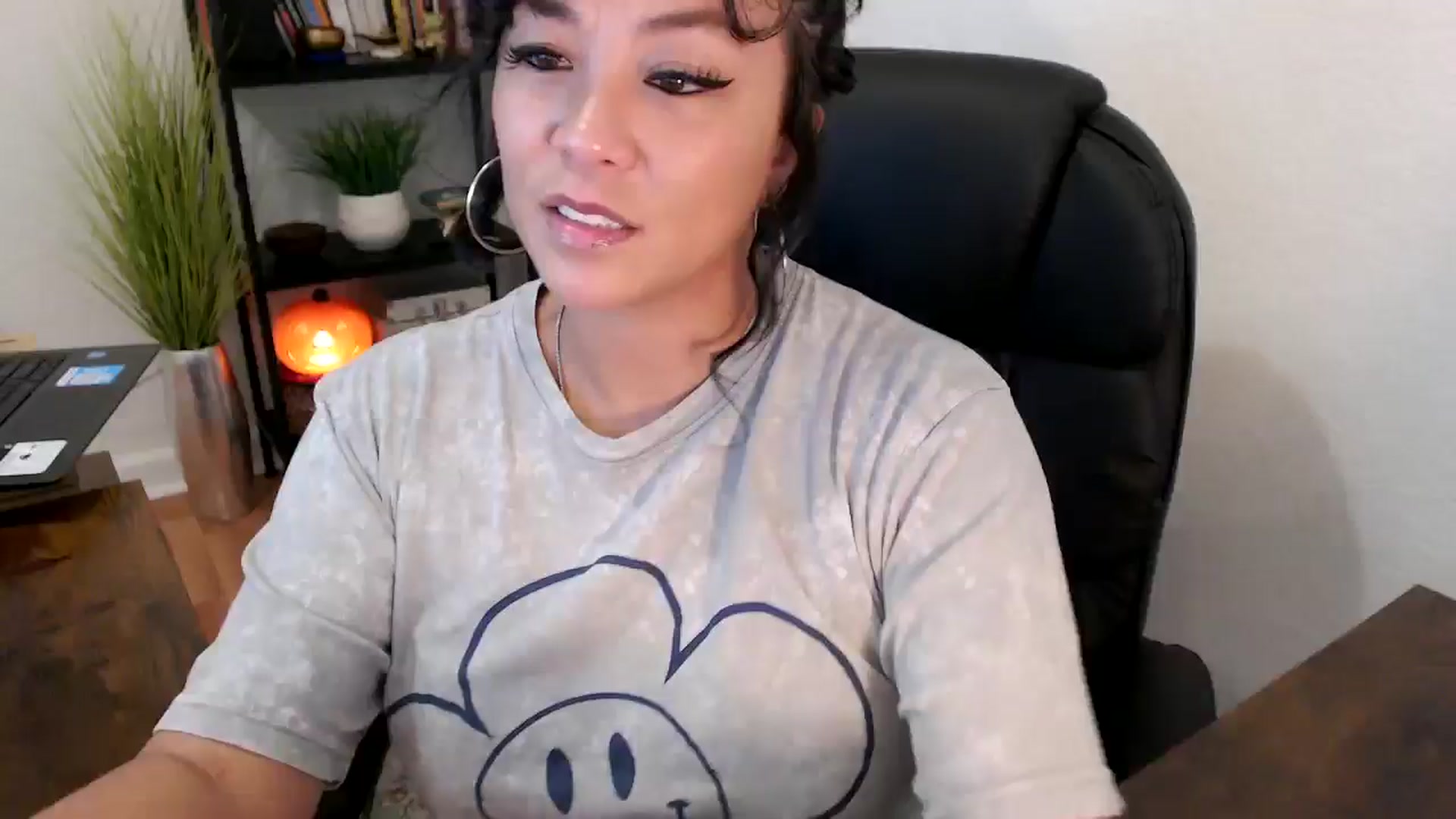 Gallery image thumbnail from MickaylaMinx's myfreecams stream on, 10/15/2024, 17:25 image 6 of 20