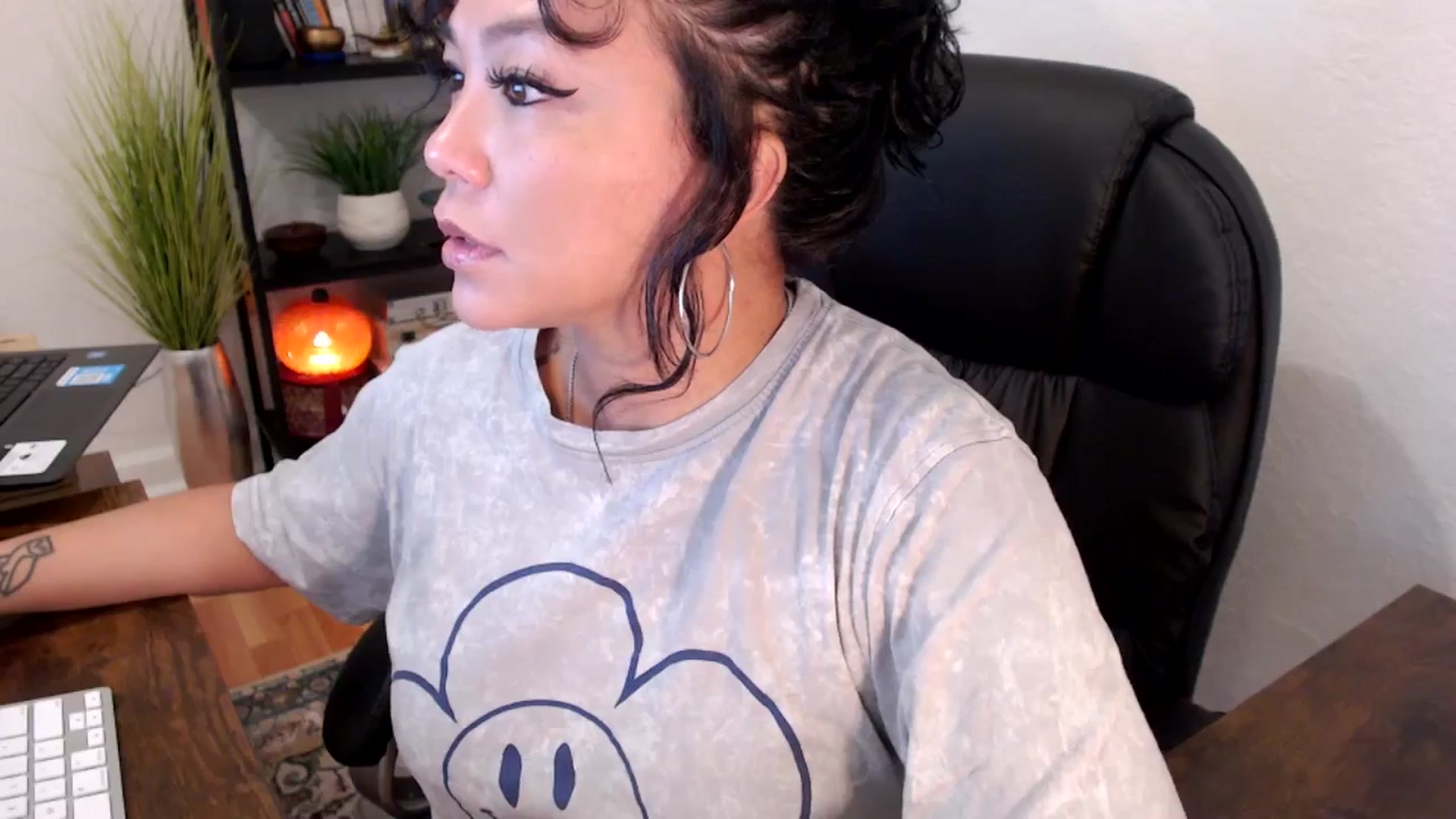 Gallery image thumbnail from MickaylaMinx's myfreecams stream on, 10/15/2024, 17:25 image 14 of 20