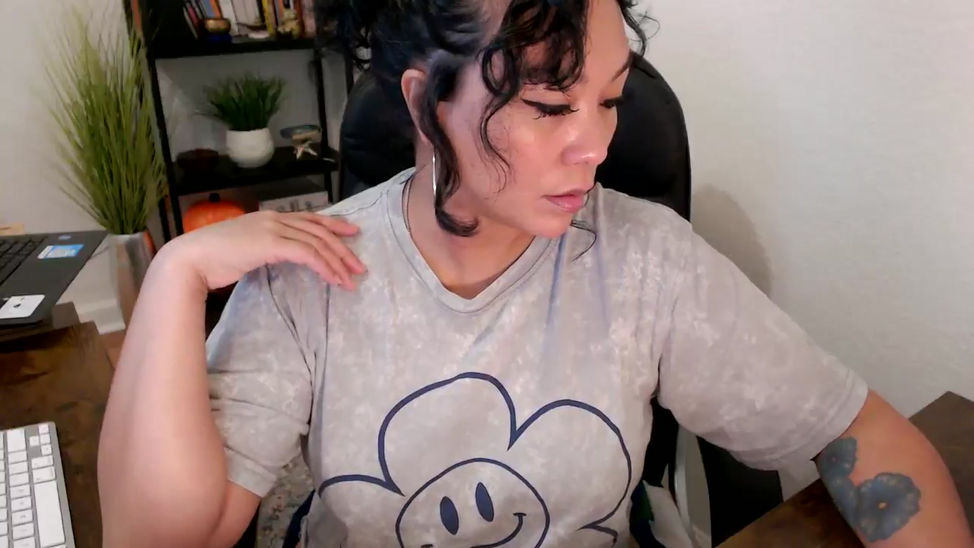 Gallery image thumbnail from MickaylaMinx's myfreecams stream on, 10/15/2024, 17:57 image 17 of 20