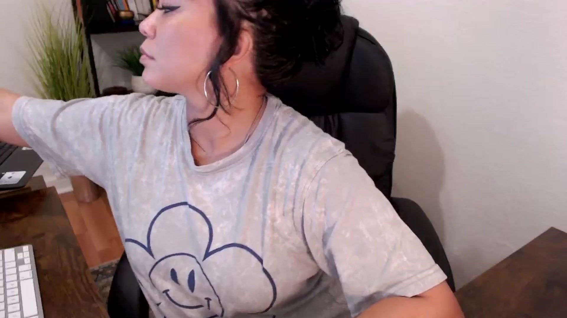 Gallery image thumbnail from MickaylaMinx's myfreecams stream on, 10/15/2024, 17:57 image 14 of 20