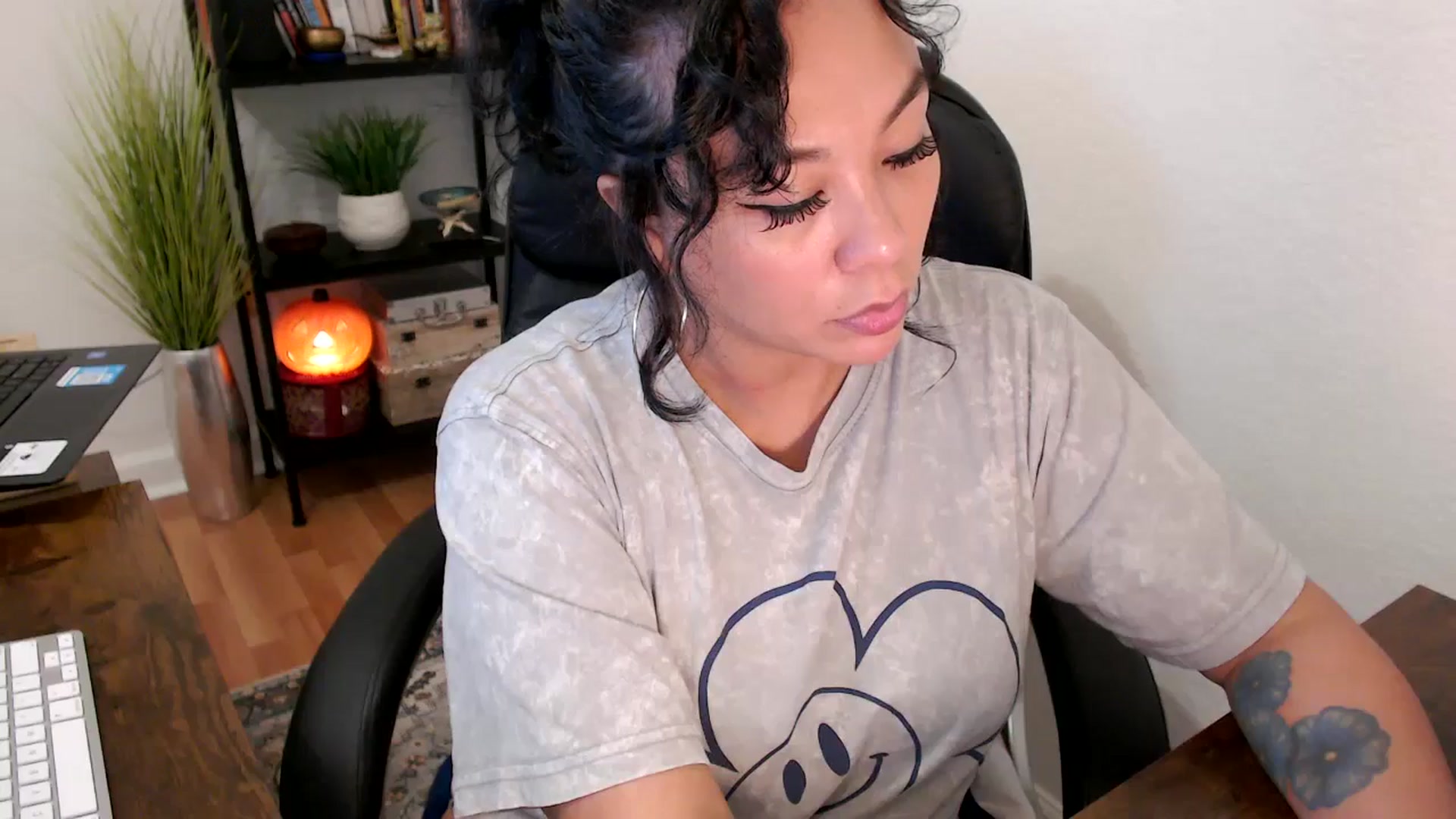 Gallery image thumbnail from MickaylaMinx's myfreecams stream on, 10/15/2024, 17:57 image 18 of 20