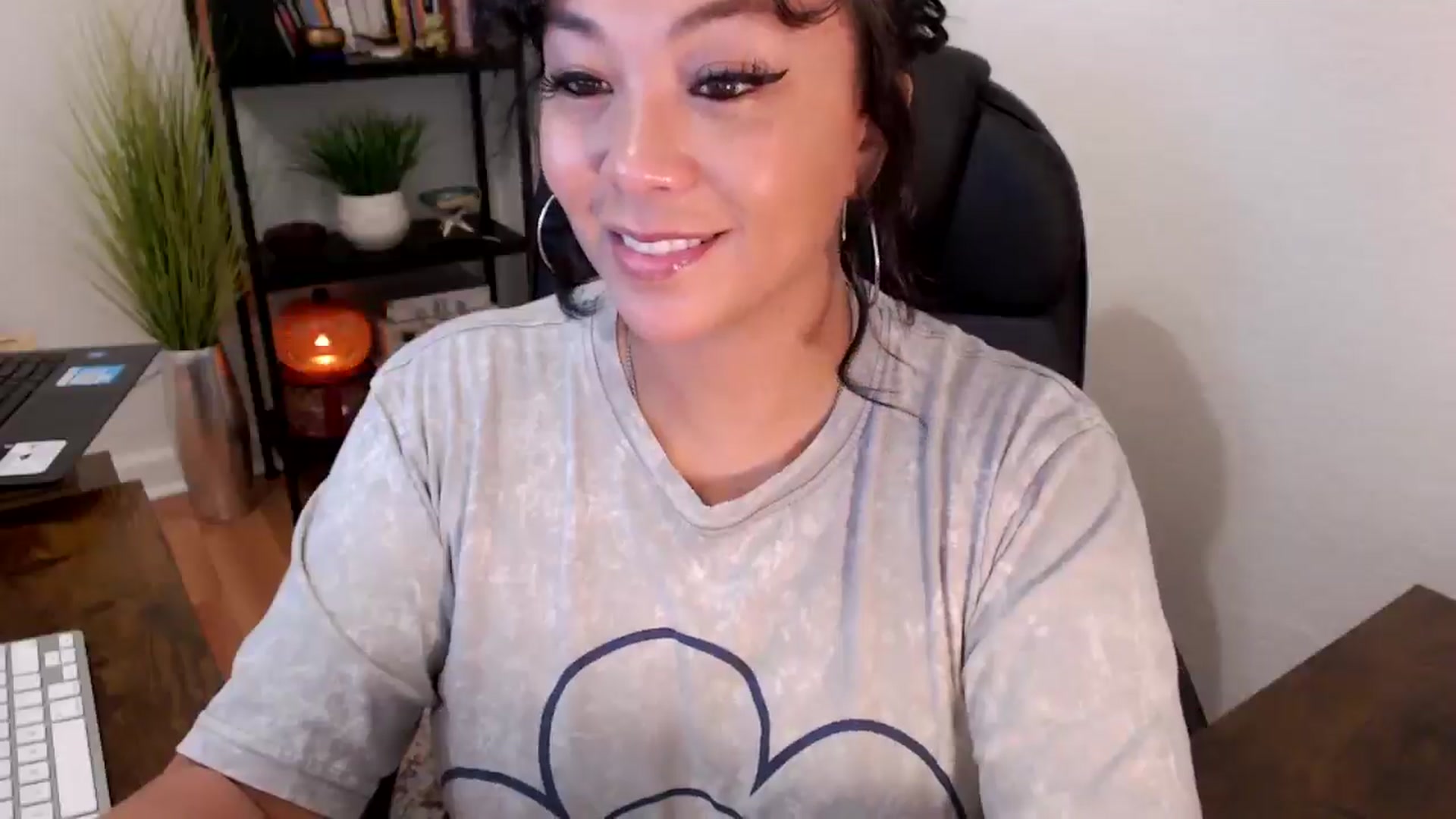 Gallery image thumbnail from MickaylaMinx's myfreecams stream on, 10/15/2024, 17:57 image 6 of 20