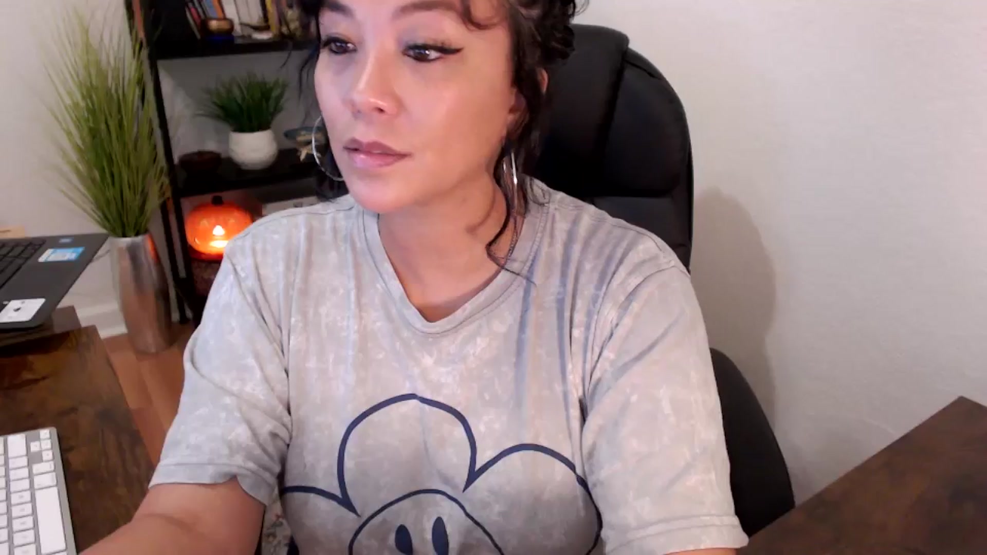 Gallery image thumbnail from MickaylaMinx's myfreecams stream on, 10/15/2024, 17:57 image 13 of 20