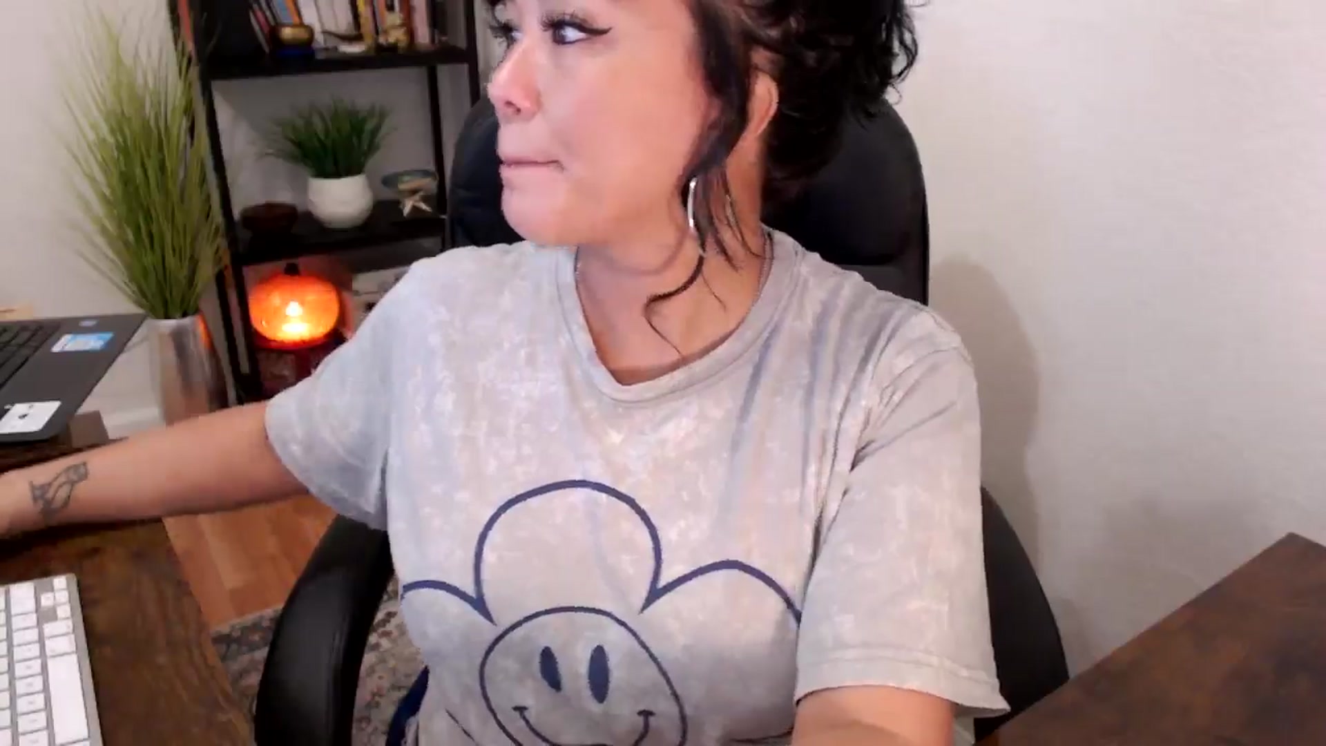 Gallery image thumbnail from MickaylaMinx's myfreecams stream on, 10/15/2024, 17:57 image 11 of 20