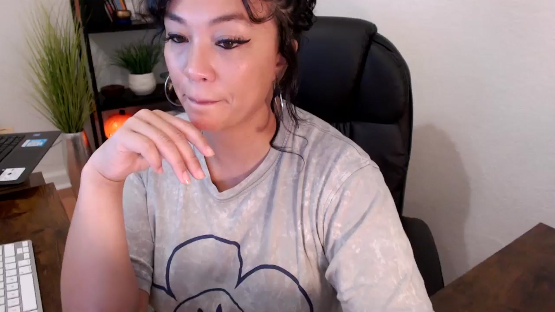Gallery image thumbnail from MickaylaMinx's myfreecams stream on, 10/15/2024, 17:57 image 2 of 20