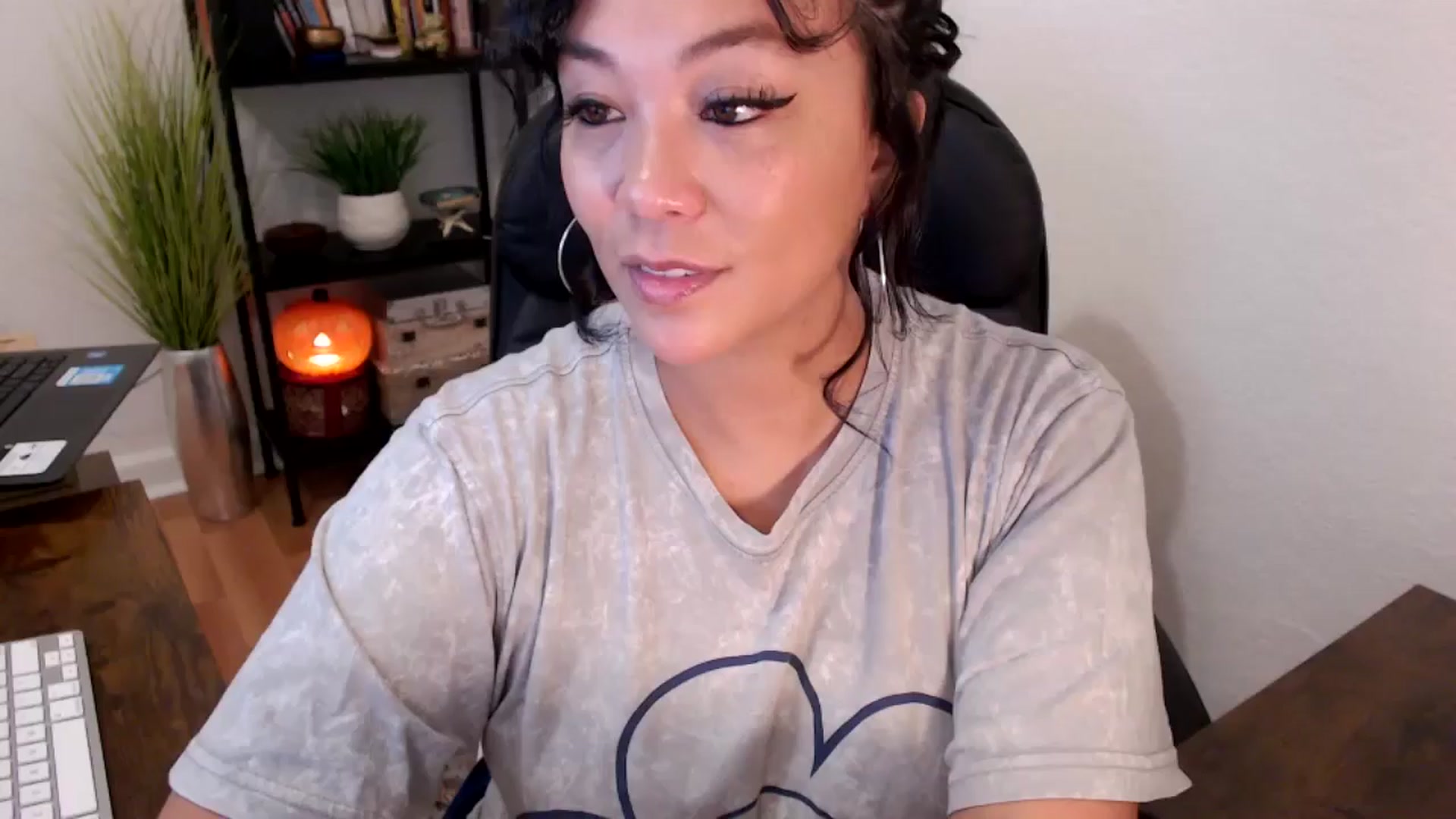 Gallery image thumbnail from MickaylaMinx's myfreecams stream on, 10/15/2024, 17:57 image 8 of 20