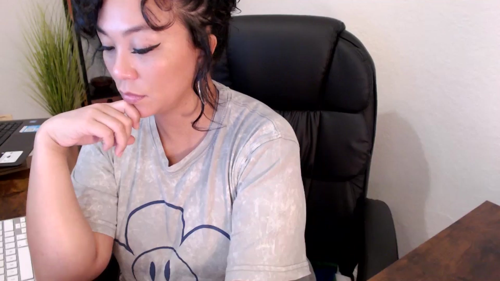 Gallery image thumbnail from MickaylaMinx's myfreecams stream on, 10/15/2024, 17:57 image 4 of 20