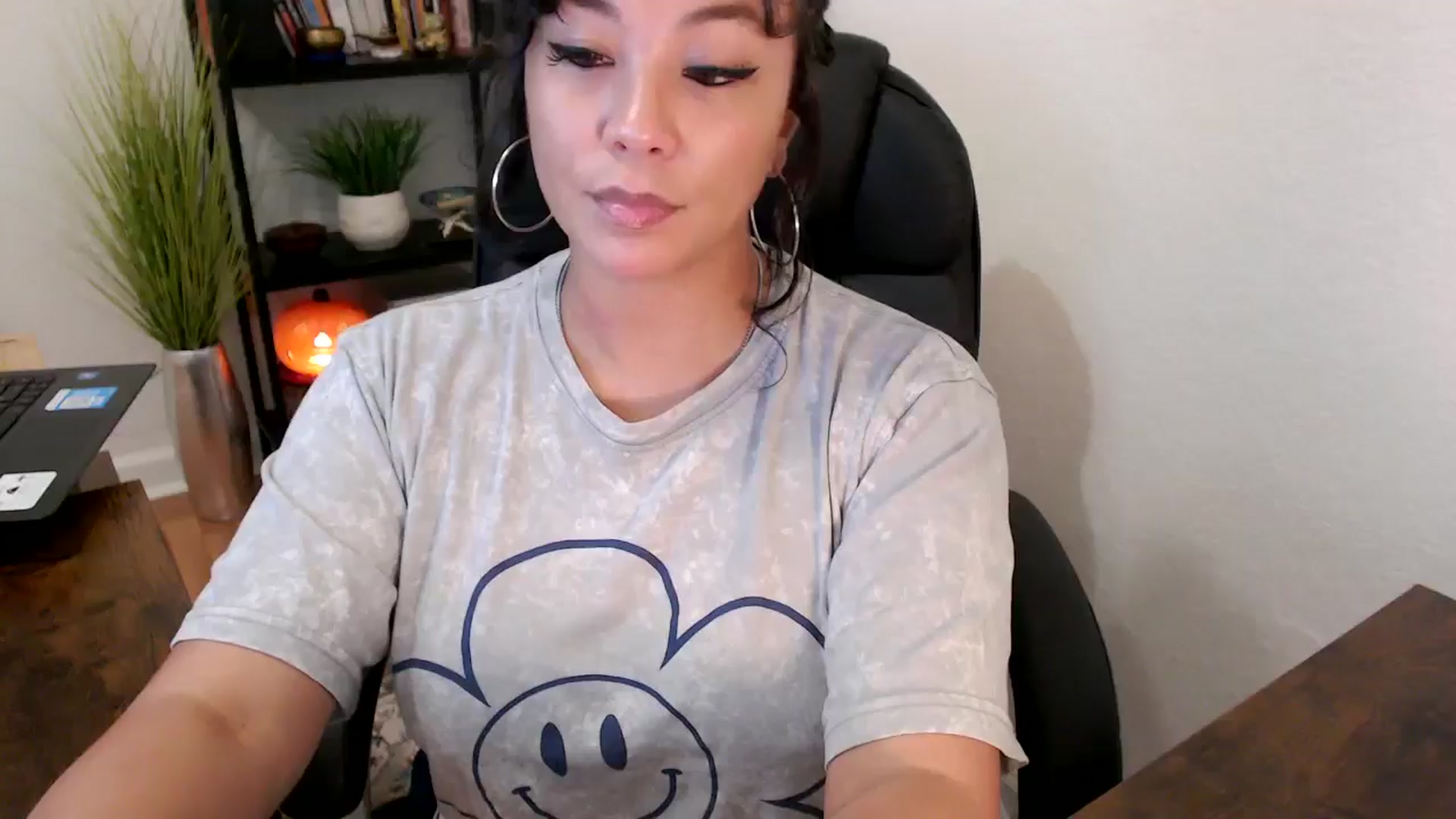 Gallery image thumbnail from MickaylaMinx's myfreecams stream on, 10/15/2024, 18:33 image 10 of 20