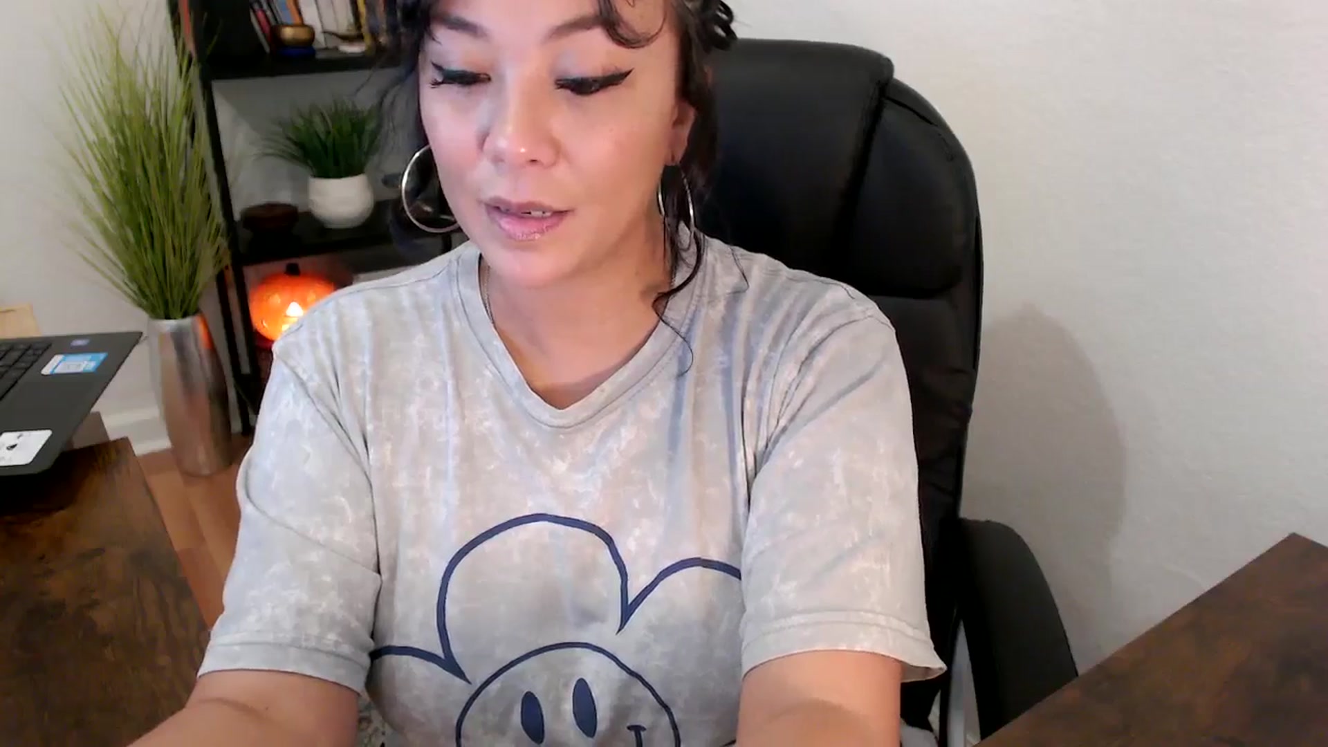 Gallery image thumbnail from MickaylaMinx's myfreecams stream on, 10/15/2024, 18:33 image 18 of 20