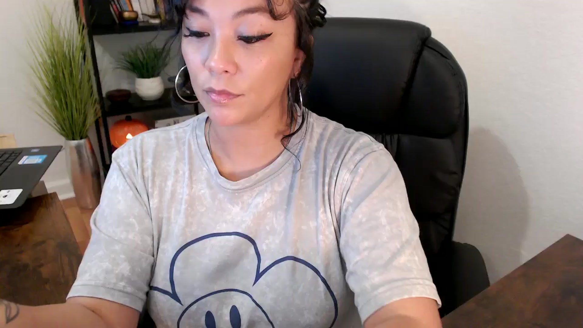 Gallery image thumbnail from MickaylaMinx's myfreecams stream on, 10/15/2024, 18:33 image 13 of 20