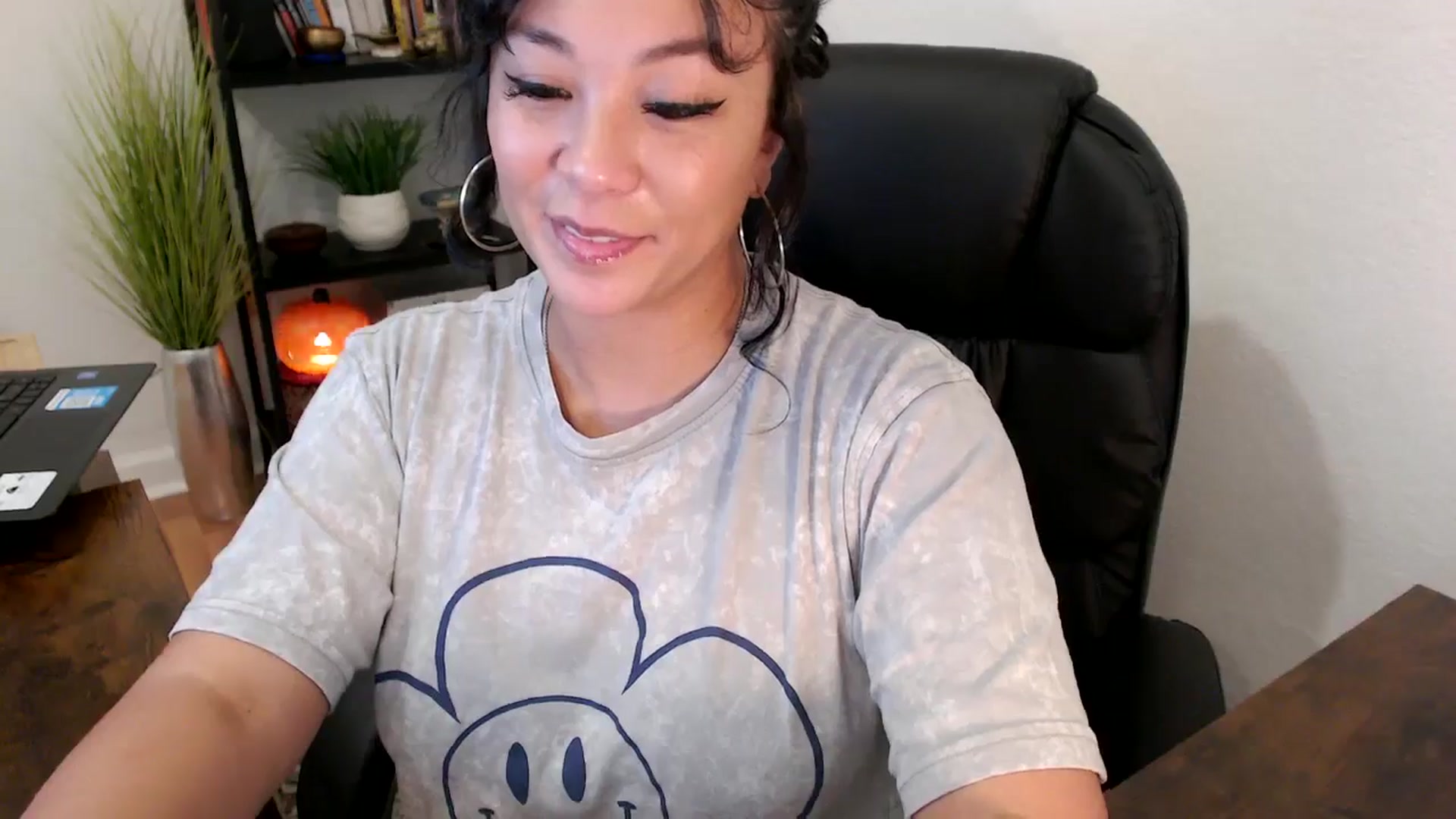 Gallery image thumbnail from MickaylaMinx's myfreecams stream on, 10/15/2024, 18:33 image 15 of 20