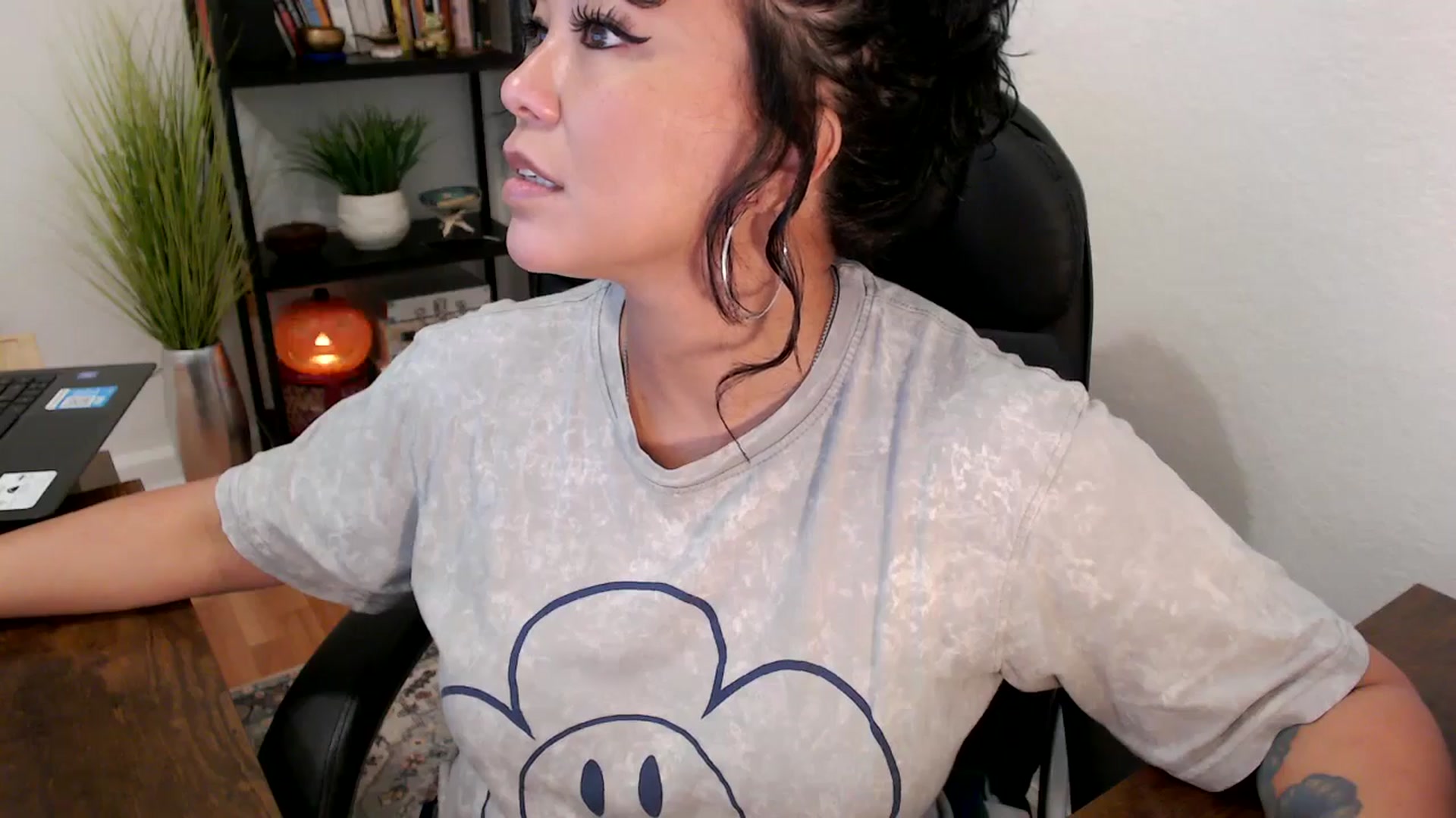 Gallery image thumbnail from MickaylaMinx's myfreecams stream on, 10/15/2024, 18:33 image 19 of 20