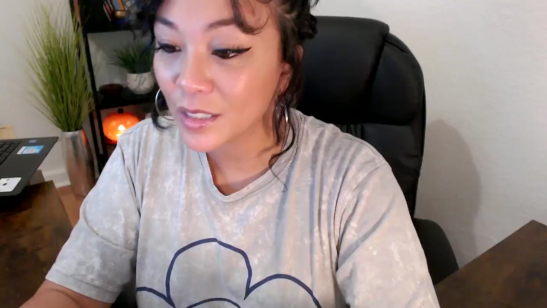 Gallery image thumbnail from MickaylaMinx's myfreecams stream on, 10/15/2024, 18:33 image 16 of 20