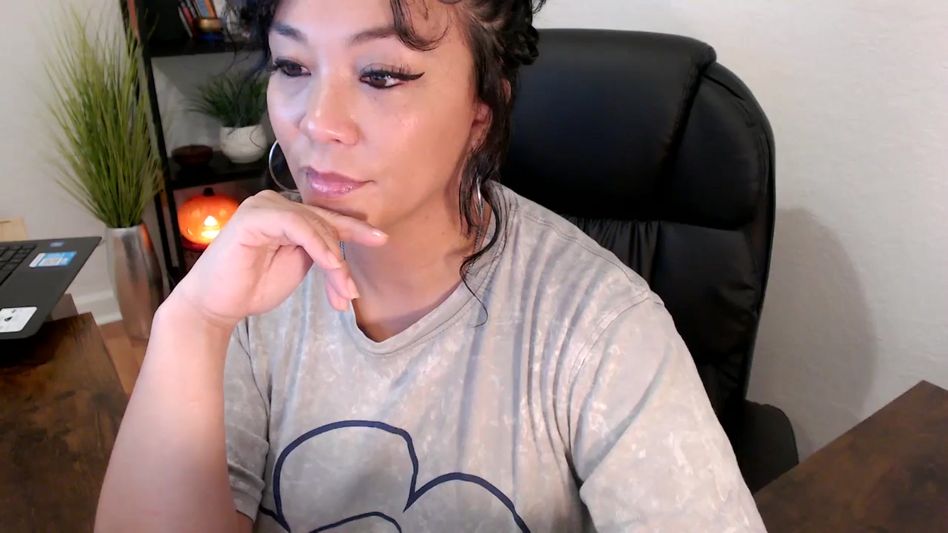 Gallery image thumbnail from MickaylaMinx's myfreecams stream on, 10/15/2024, 18:33 image 14 of 20