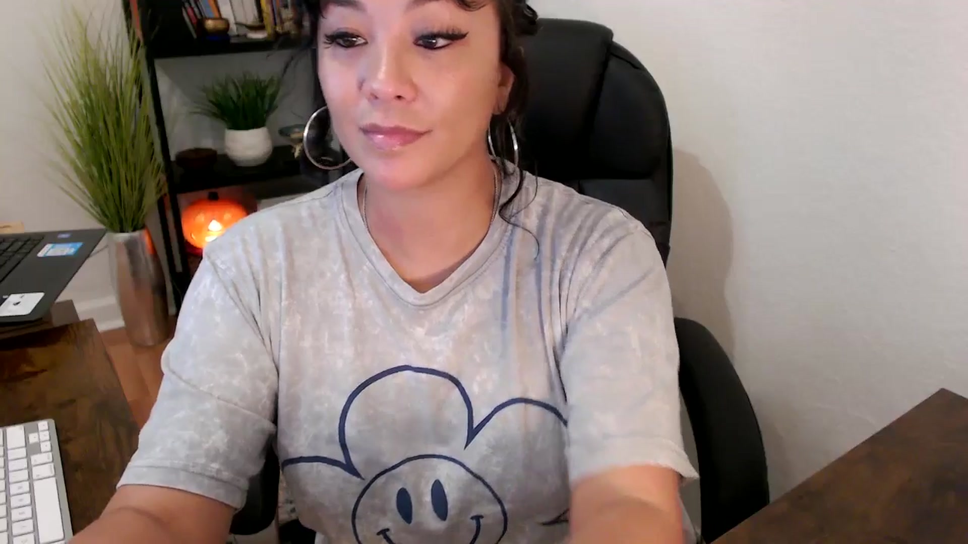 Gallery image thumbnail from MickaylaMinx's myfreecams stream on, 10/15/2024, 18:33 image 3 of 20
