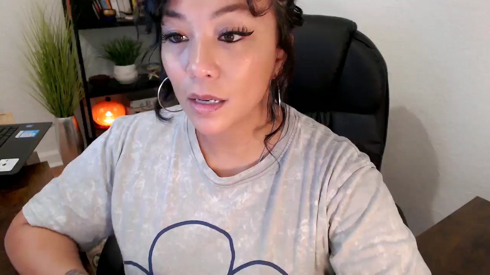 Gallery image thumbnail from MickaylaMinx's myfreecams stream on, 10/15/2024, 18:33 image 12 of 20