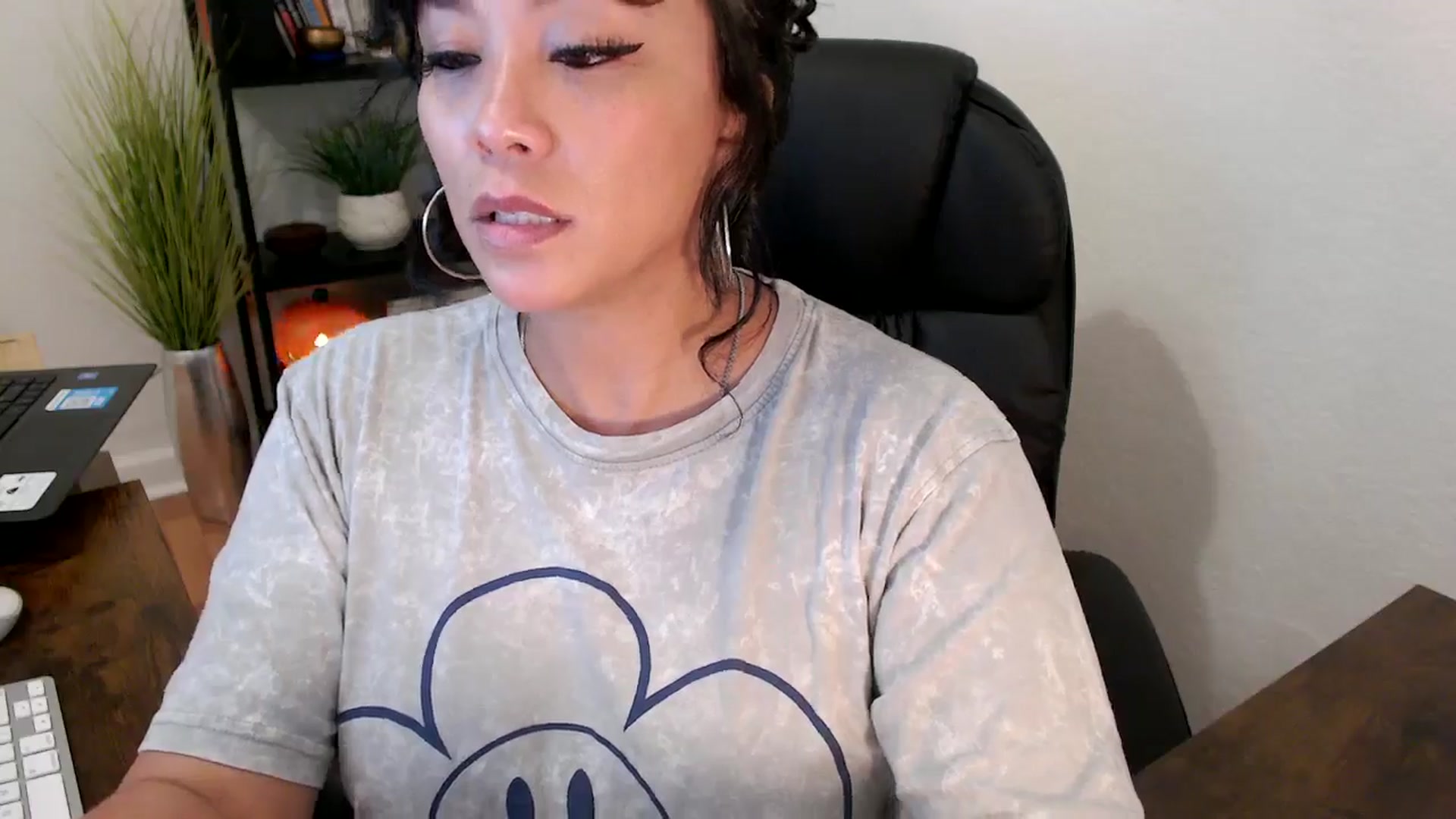 Gallery image thumbnail from MickaylaMinx's myfreecams stream on, 10/15/2024, 19:01 image 2 of 20