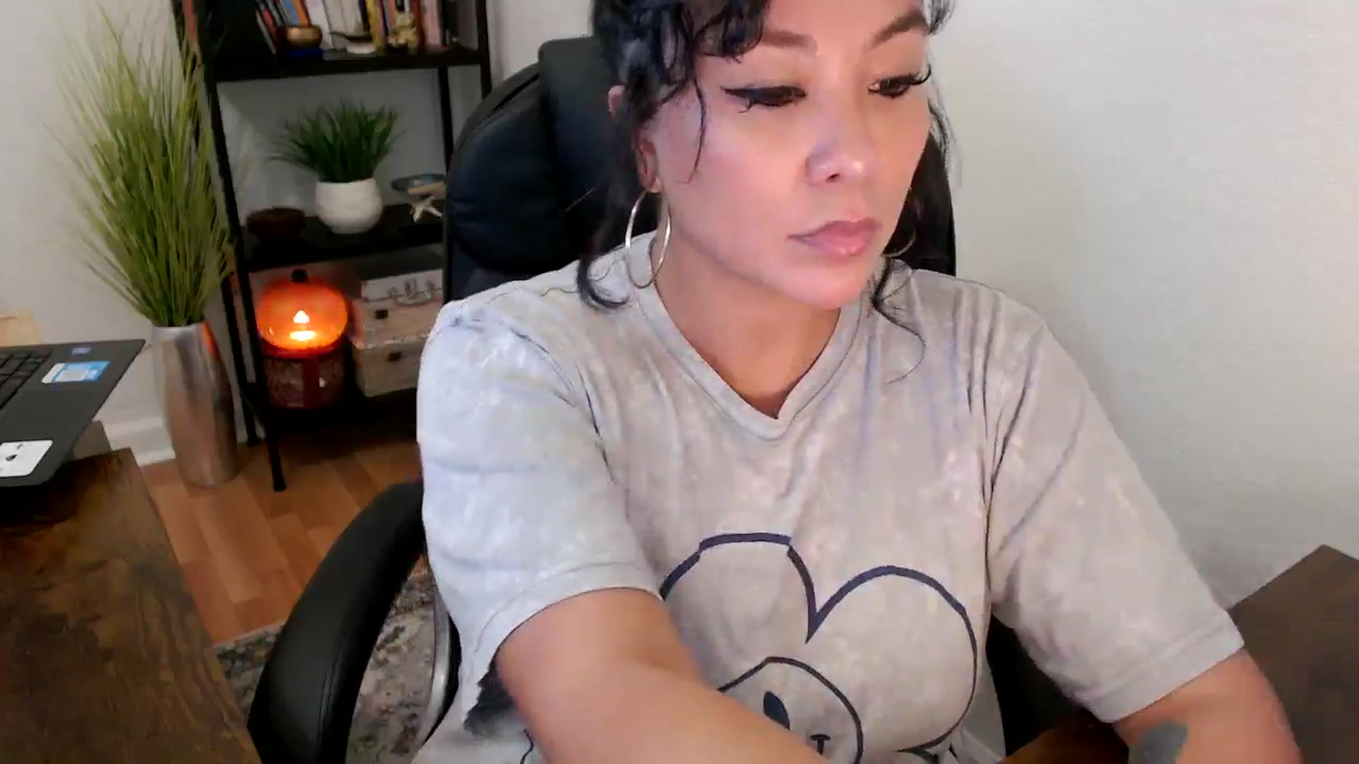 Gallery image thumbnail from MickaylaMinx's myfreecams stream on, 10/15/2024, 19:01 image 19 of 20
