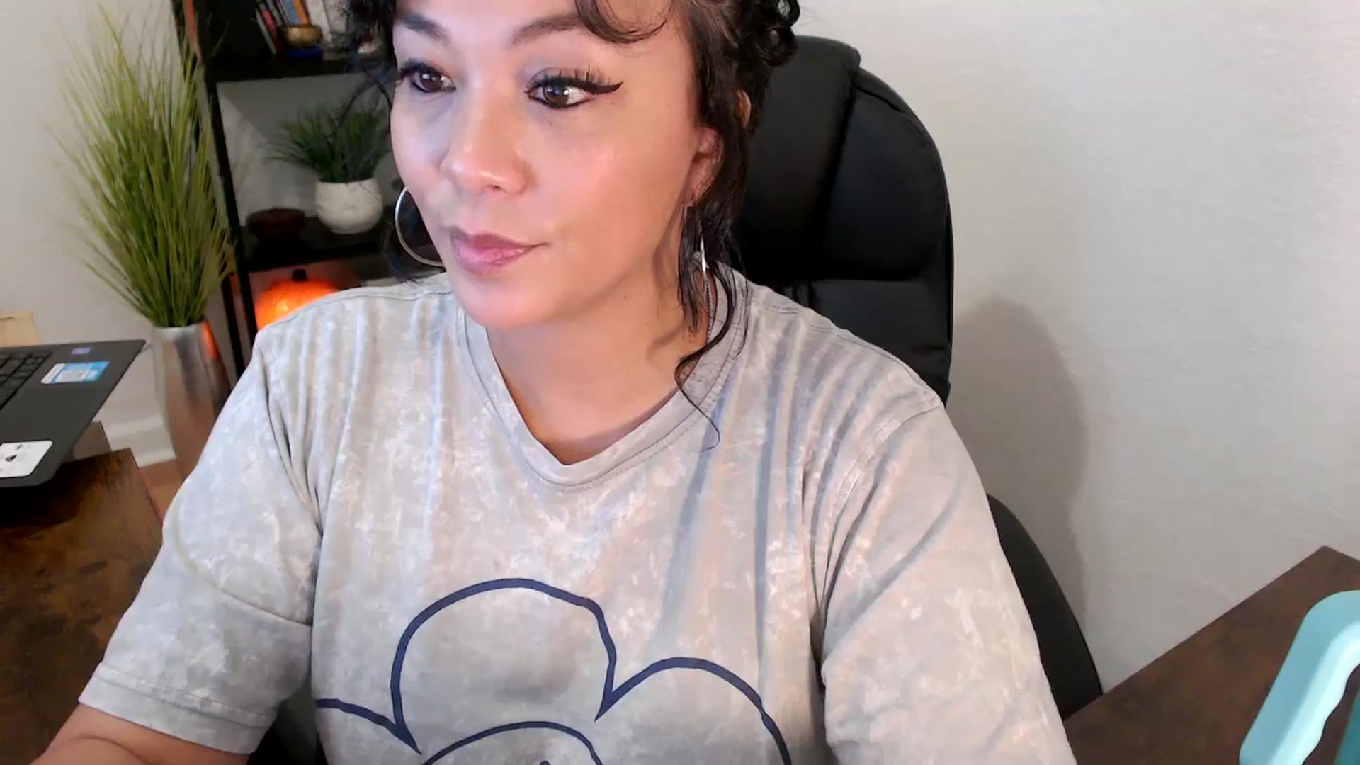 Gallery image thumbnail from MickaylaMinx's myfreecams stream on, 10/15/2024, 19:01 image 14 of 20