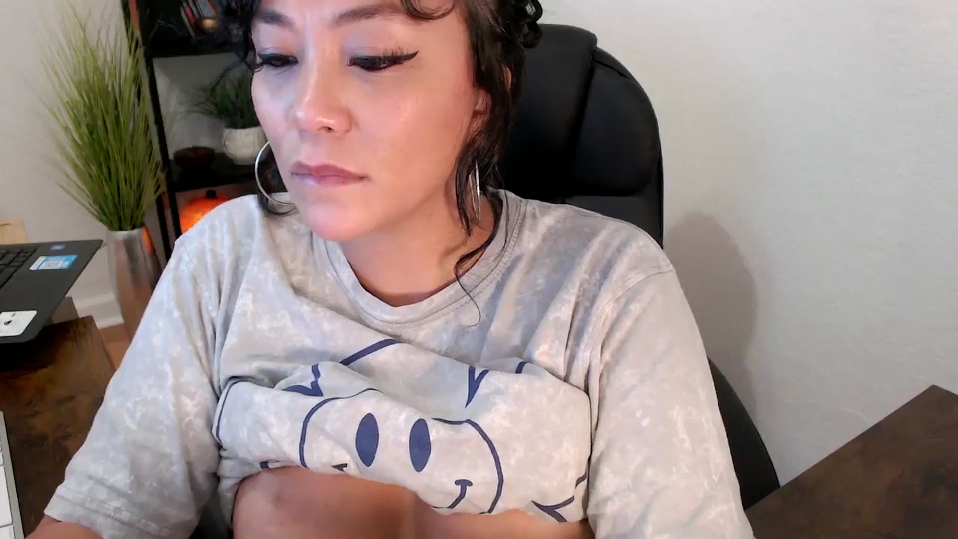 Gallery image thumbnail from MickaylaMinx's myfreecams stream on, 10/15/2024, 19:01 image 7 of 20
