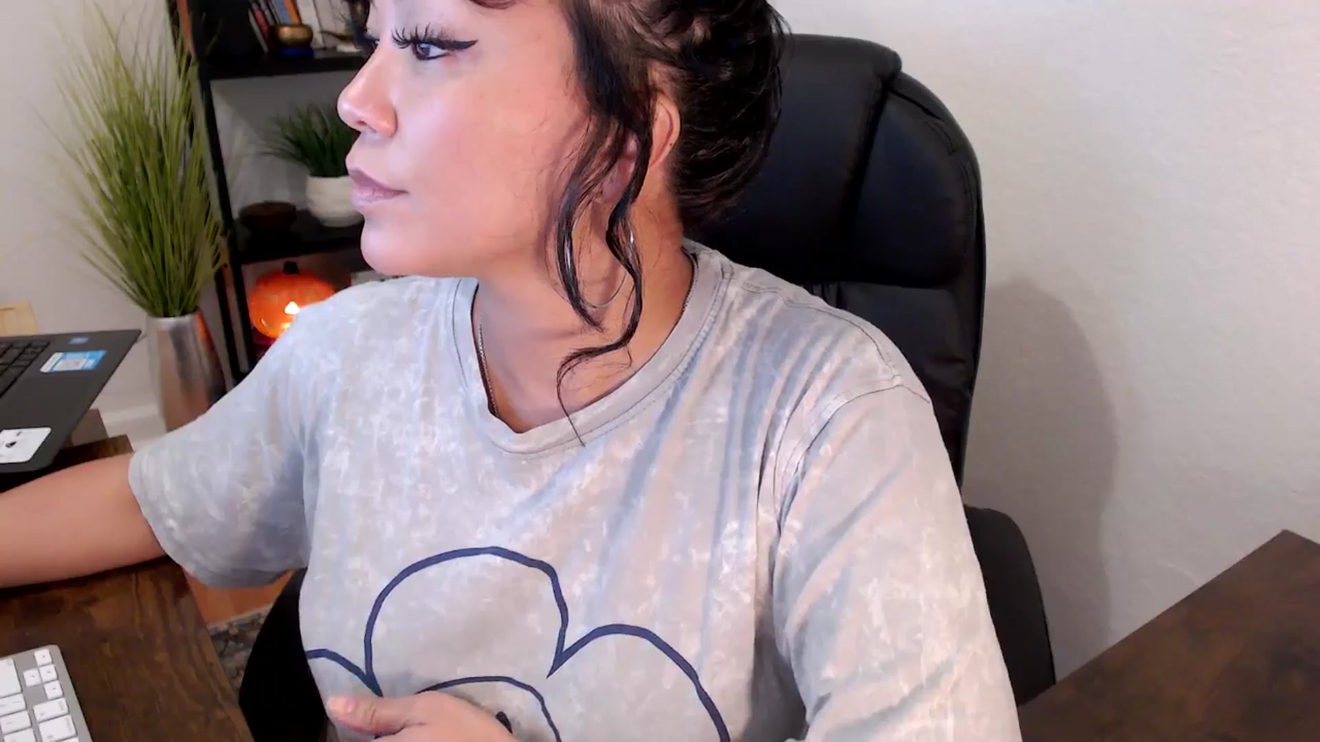 Gallery image thumbnail from MickaylaMinx's myfreecams stream on, 10/15/2024, 19:01 image 20 of 20