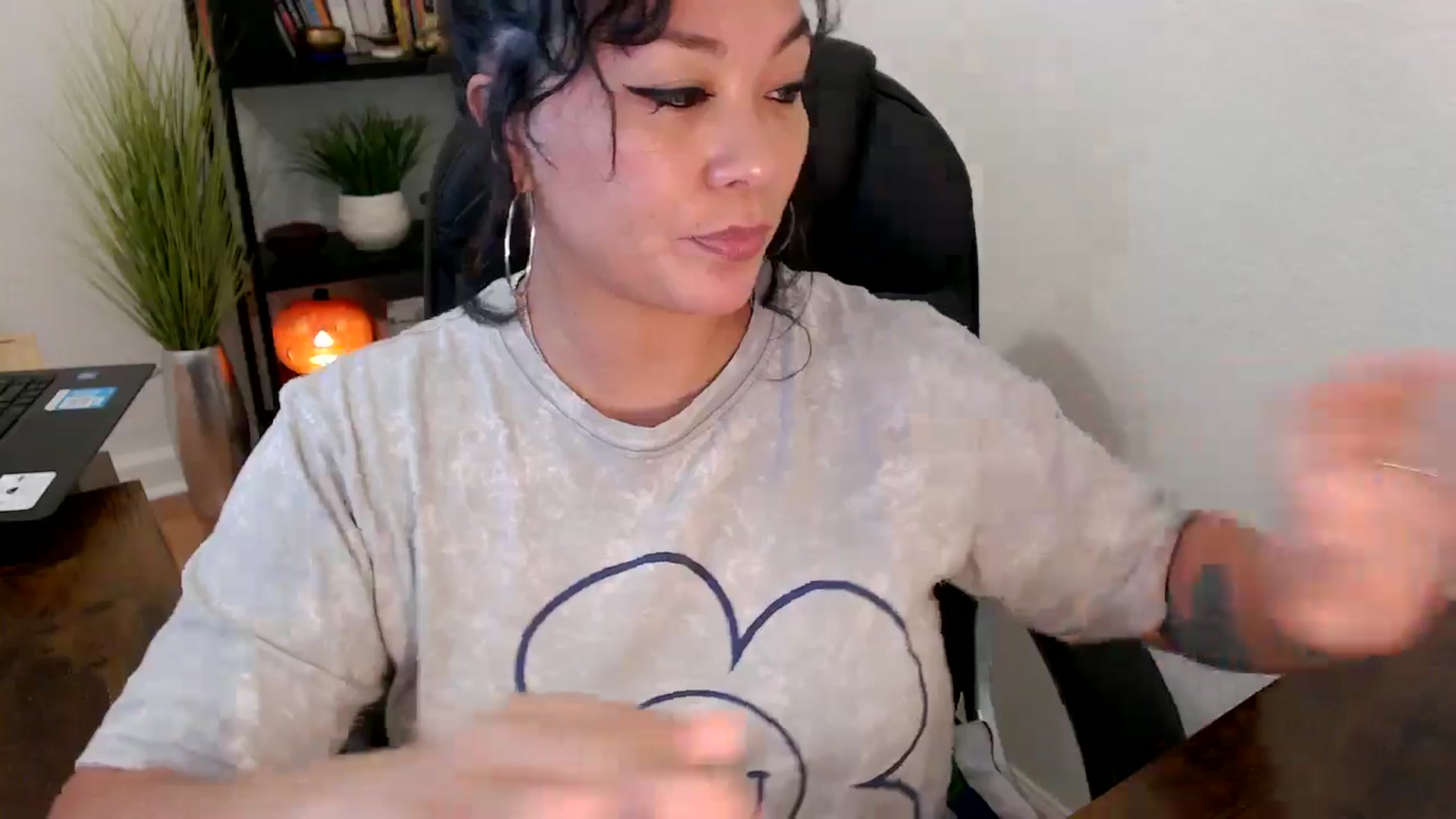 Gallery image thumbnail from MickaylaMinx's myfreecams stream on, 10/15/2024, 19:01 image 10 of 20