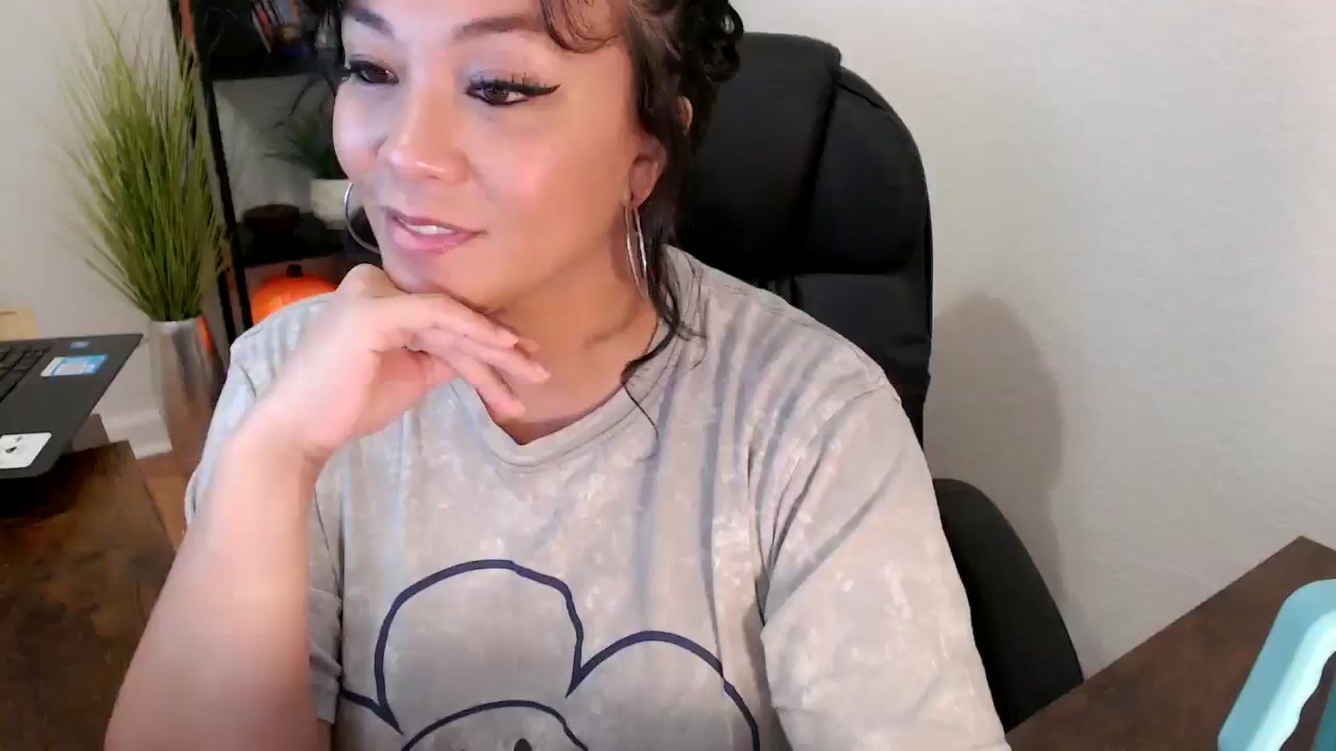 Gallery image thumbnail from MickaylaMinx's myfreecams stream on, 10/15/2024, 19:01 image 16 of 20