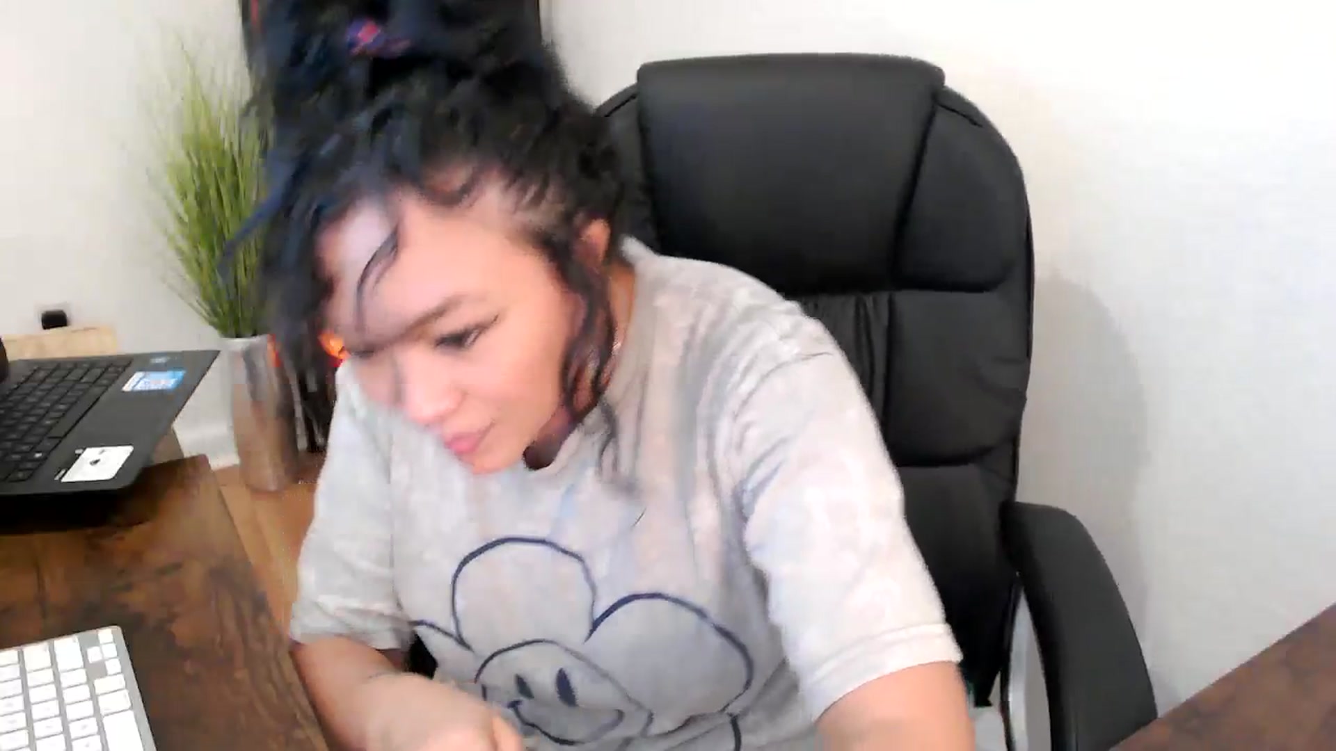 Gallery image thumbnail from MickaylaMinx's myfreecams stream on, 10/15/2024, 19:41 image 3 of 20