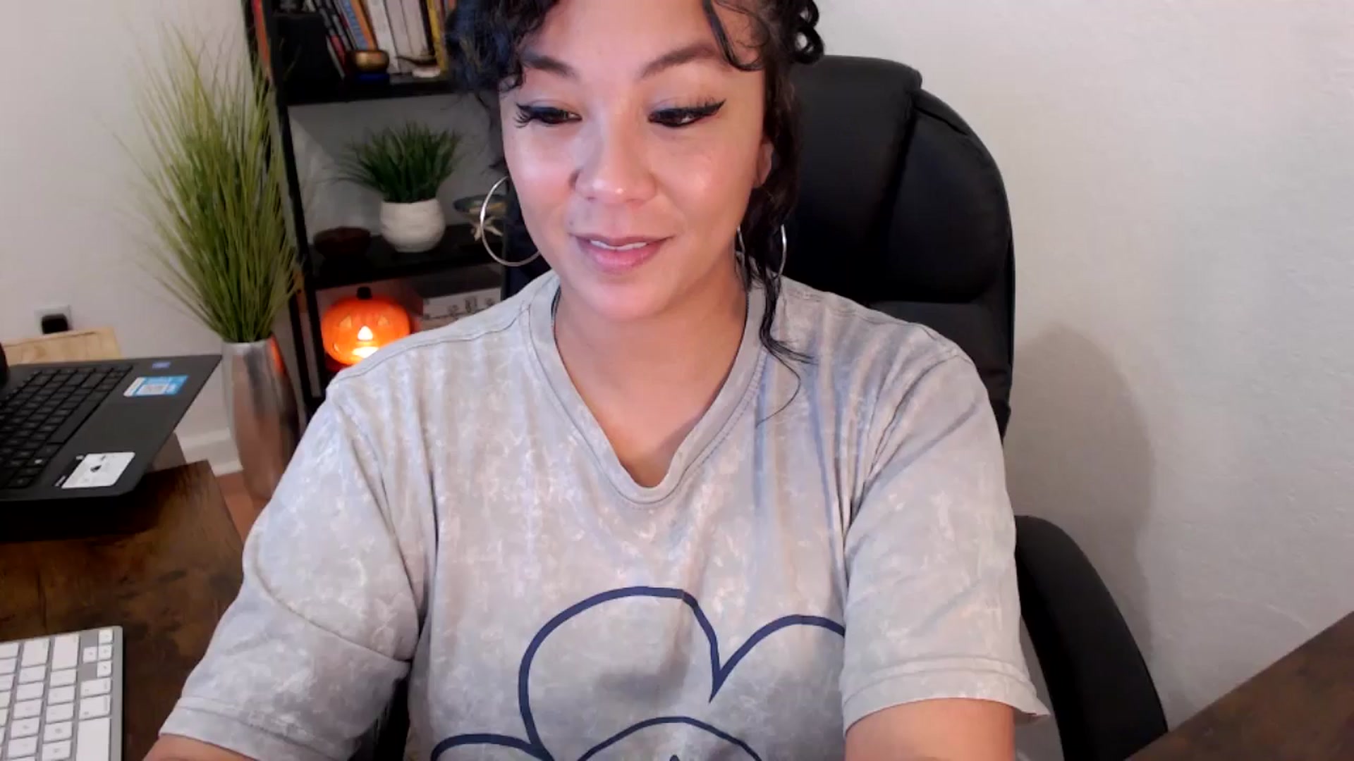 Gallery image thumbnail from MickaylaMinx's myfreecams stream on, 10/15/2024, 19:41 image 8 of 20