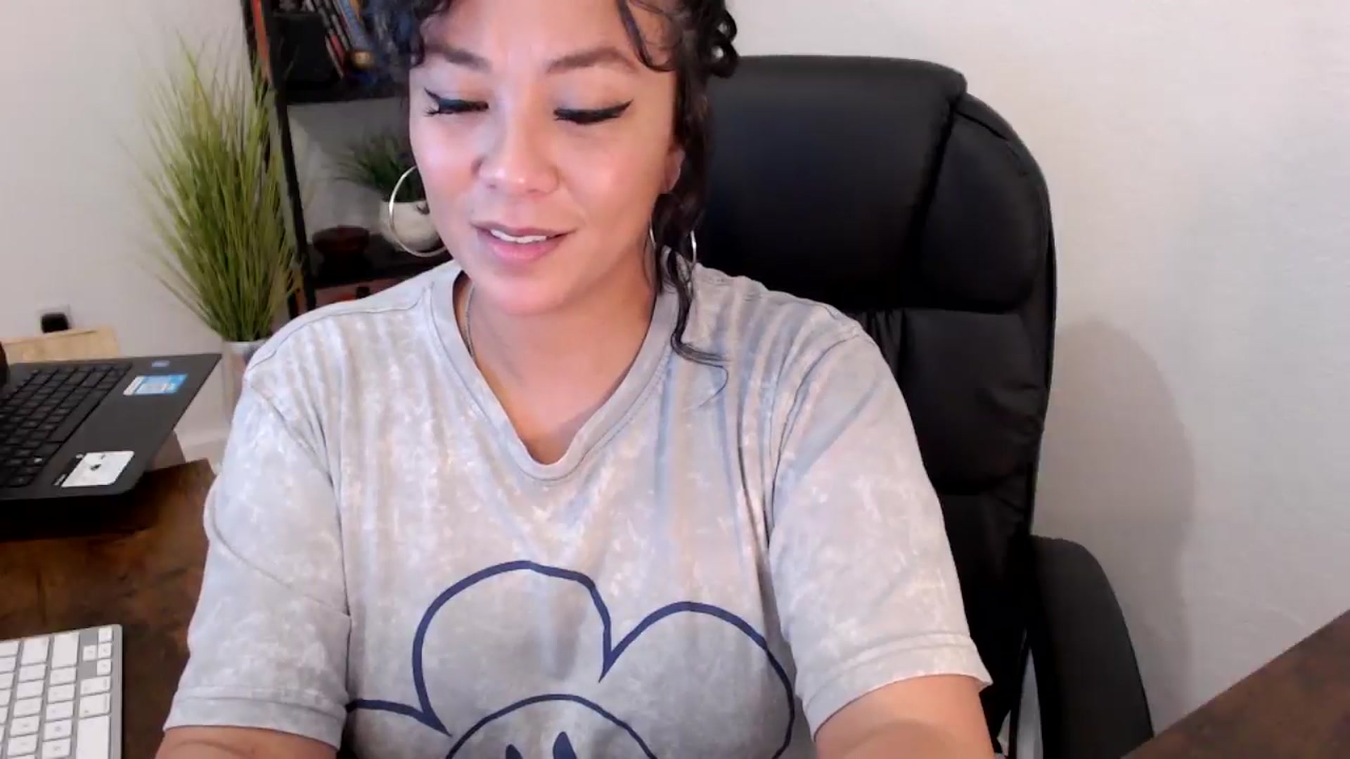 Gallery image thumbnail from MickaylaMinx's myfreecams stream on, 10/15/2024, 19:41 image 6 of 20