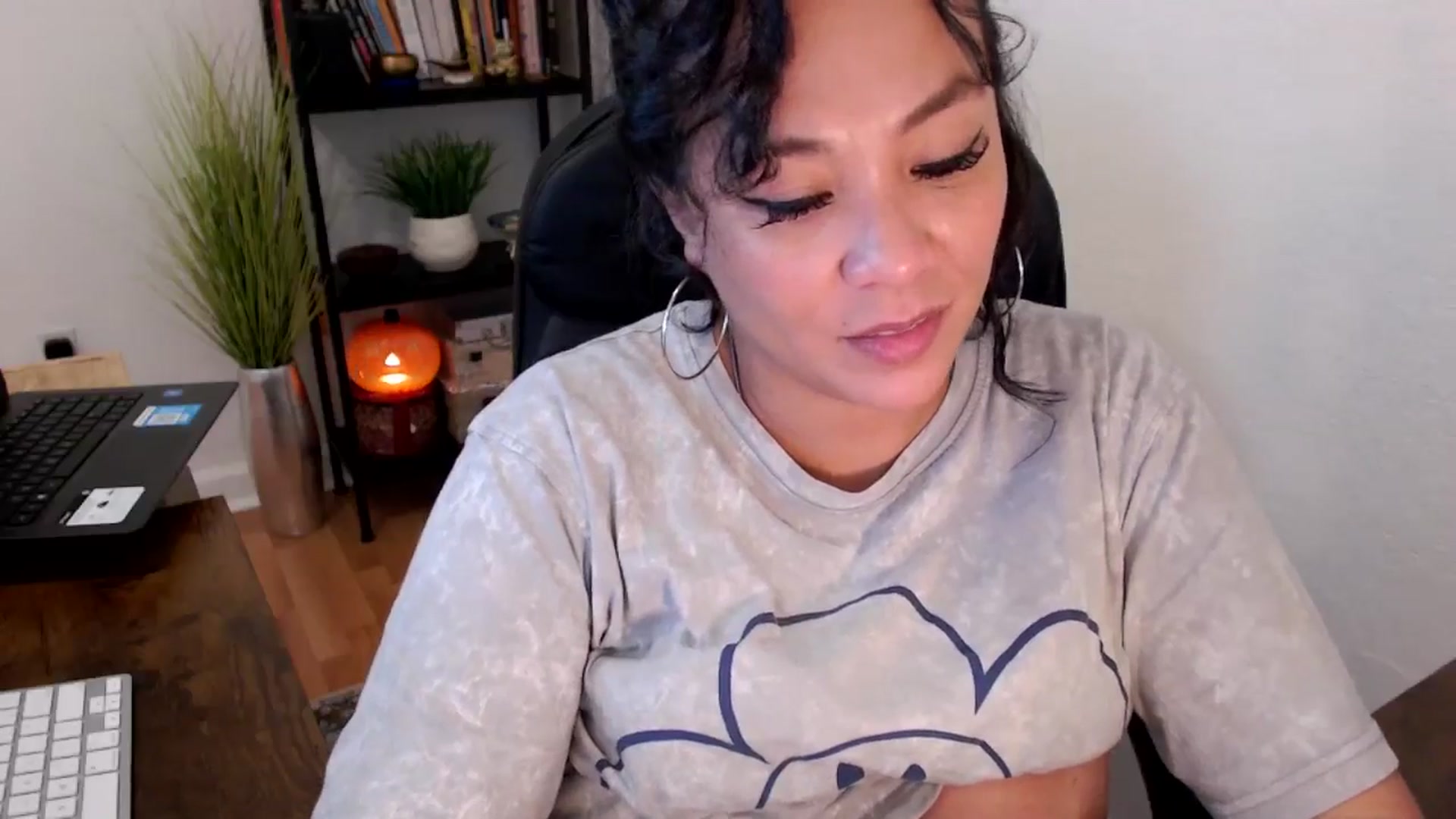 Gallery image thumbnail from MickaylaMinx's myfreecams stream on, 10/15/2024, 19:41 image 18 of 20
